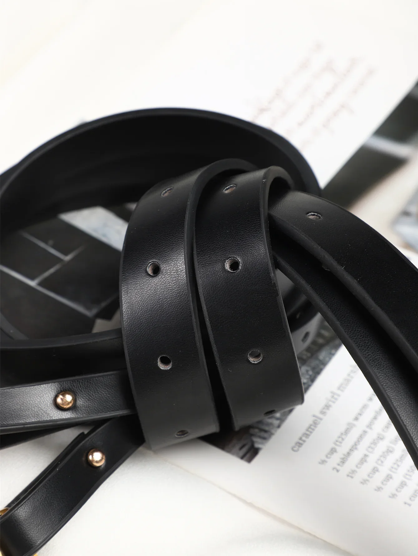 Belt, women's cool Instagram style, European and American fashion, versatile horseshoe buckle decoration, suit with dress, shirt