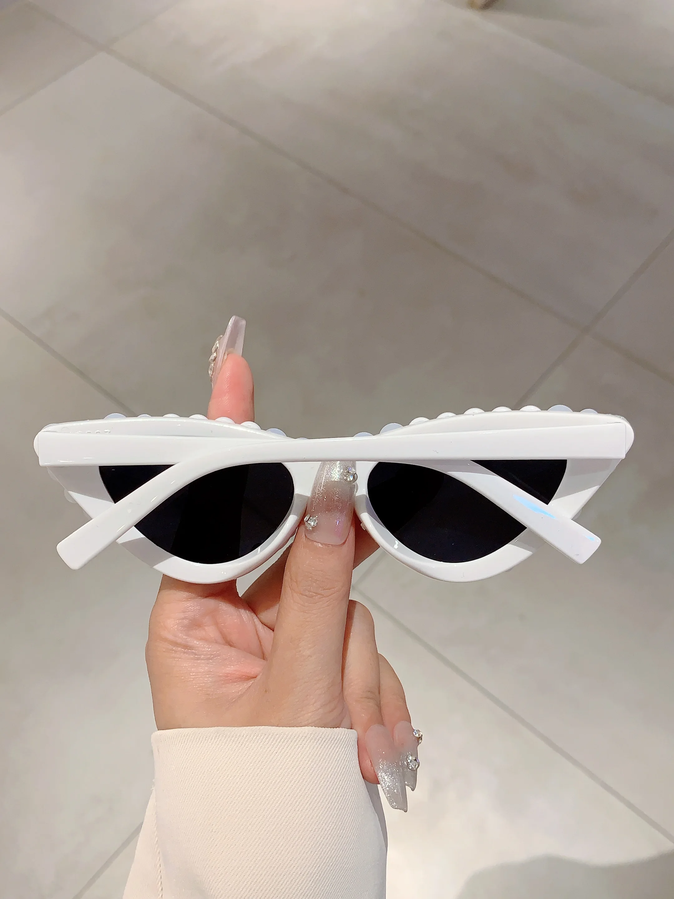 KAMMPT Bride to Be Letters Decor Shades Candy Color Bridal Shower Gift Glasses Wedding Party Present Props Frame for Women