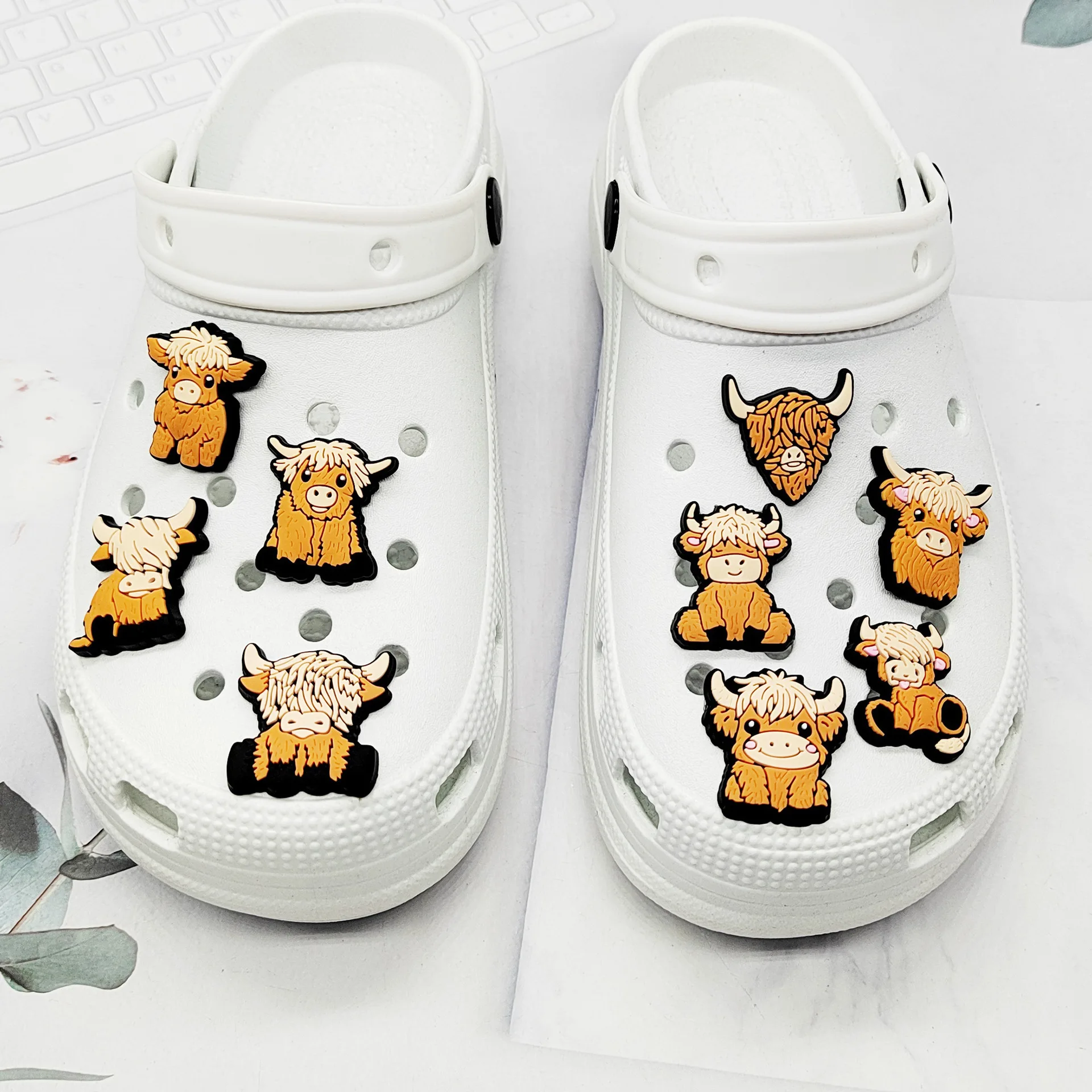 1-9Pcs Cute Highland Cow Shoe Charms Bubble Slides Sandals Buckle Shoes Accessories For Clogs Pins Garden Shoes Decorations Kids