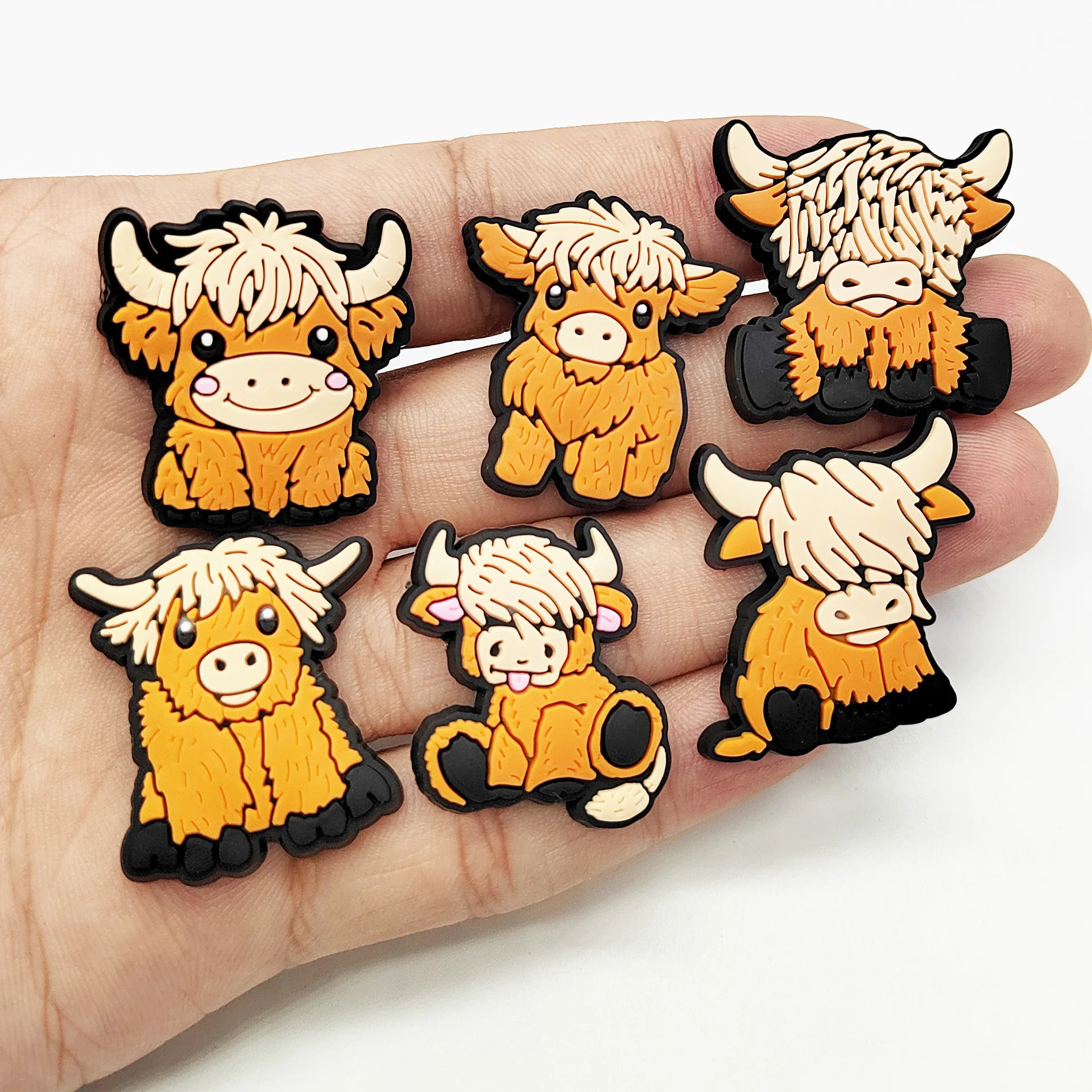 1-9Pcs Cute Highland Cow Shoe Charms Bubble Slides Sandals Buckle Shoes Accessories For Clogs Pins Garden Shoes Decorations Kids