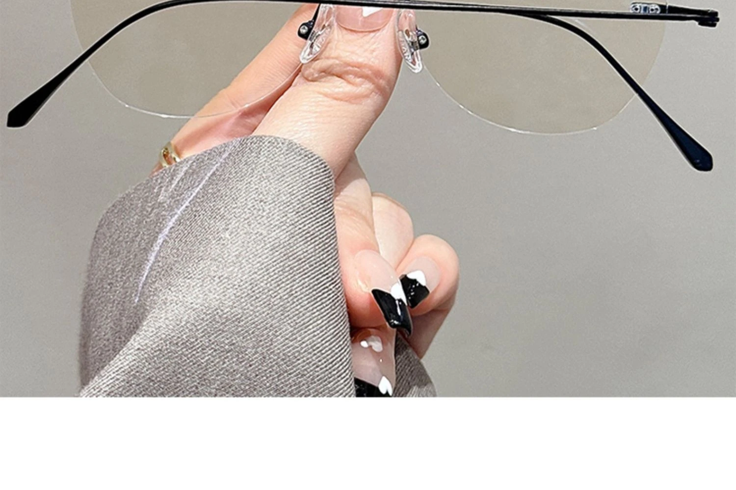 YIMARUILI Ultralight Fashion Cat Eye Rimless Glasses Women Retro Titanium Alloy Retouch Face Optical Prescription Framework 690A