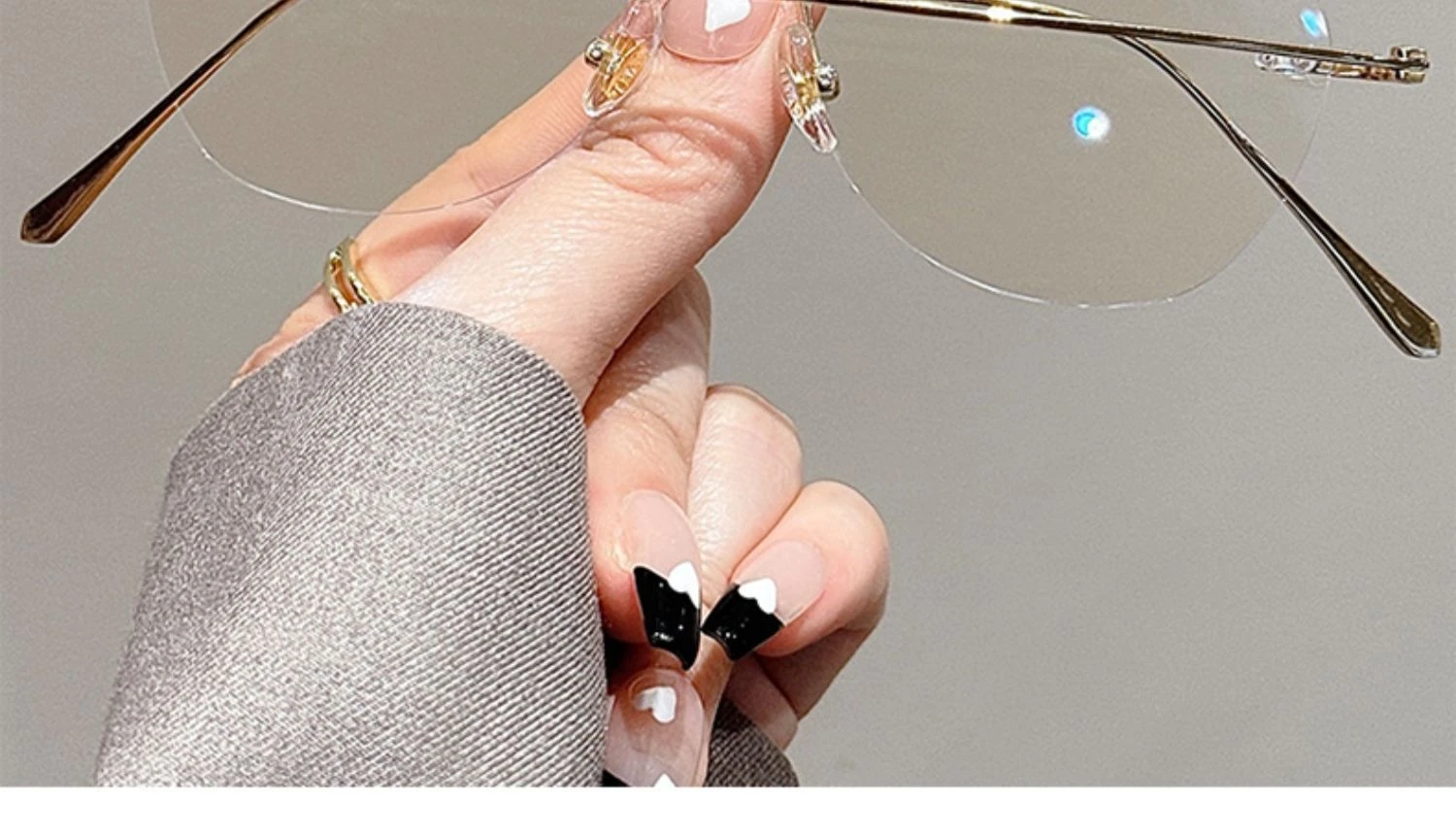 YIMARUILI Ultralight Fashion Cat Eye Rimless Glasses Women Retro Titanium Alloy Retouch Face Optical Prescription Framework 690A