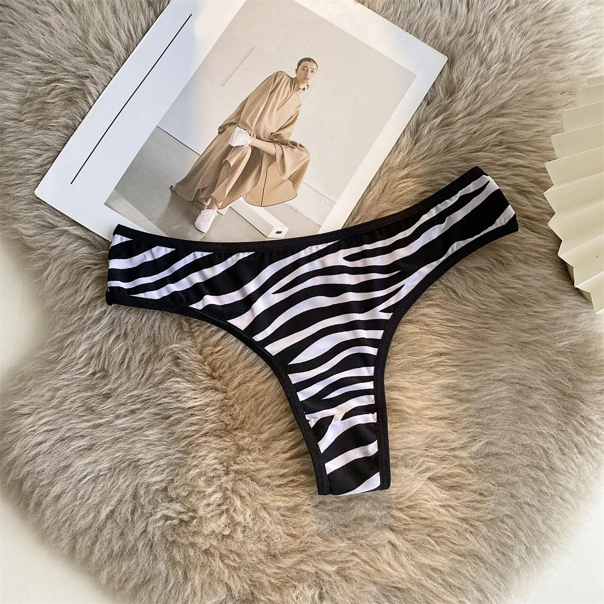 Leopard-print Thong Women Sexy Panties Low Waist Ice Silk Female Briefs Seamless Cotton G-string Women’s Underwear Sxy Lingerie
