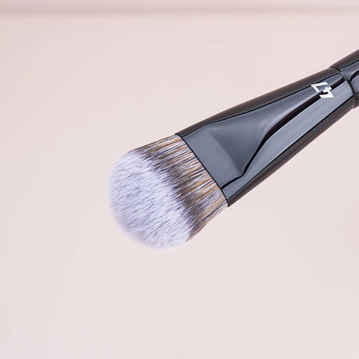 PRO 47 Foundation Brush Broom Foundation Shadow Brush Liquid Cream Blending Blush Angled Professional Makeup Brush Cosmetic Tool