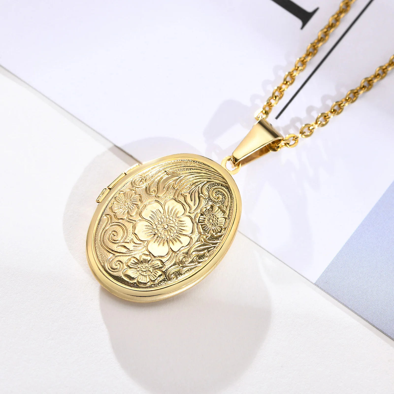 Delicate Floral Oval Heart Locket Pendant Necklaces for Women,Stainless Steel Photo Frame Promise Love Keepsake Gift