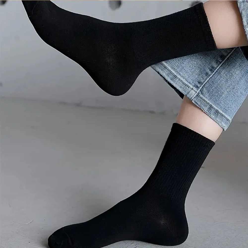 7/14/21 Pairs Women Classic Black And White Solid Color Fashionable Versatile Sweat-Absorbing Soft And Breathable Casual Socks﻿