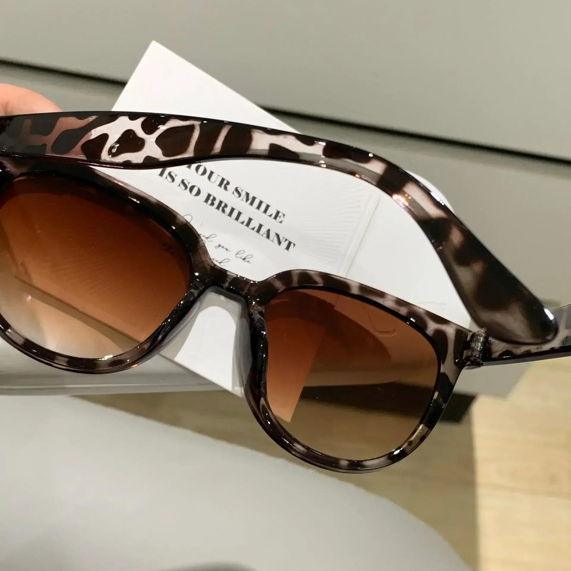 Personalized Korean High-end Sunglasses for Women Luxury Travel Round Frame Sunglasses Outdoor Sunscreen UV Protection Eyewear