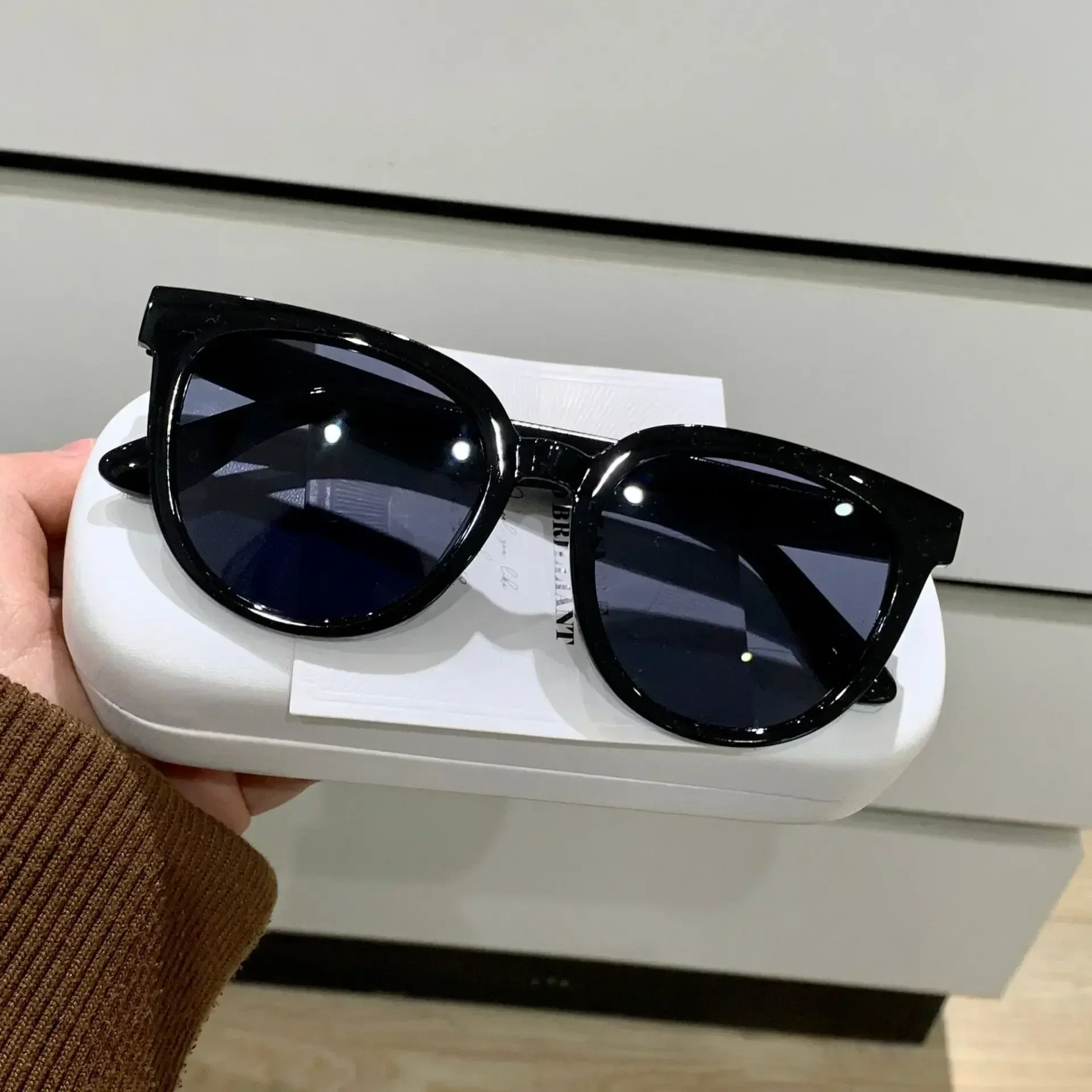 Personalized Korean High-end Sunglasses for Women Luxury Travel Round Frame Sunglasses Outdoor Sunscreen UV Protection Eyewear