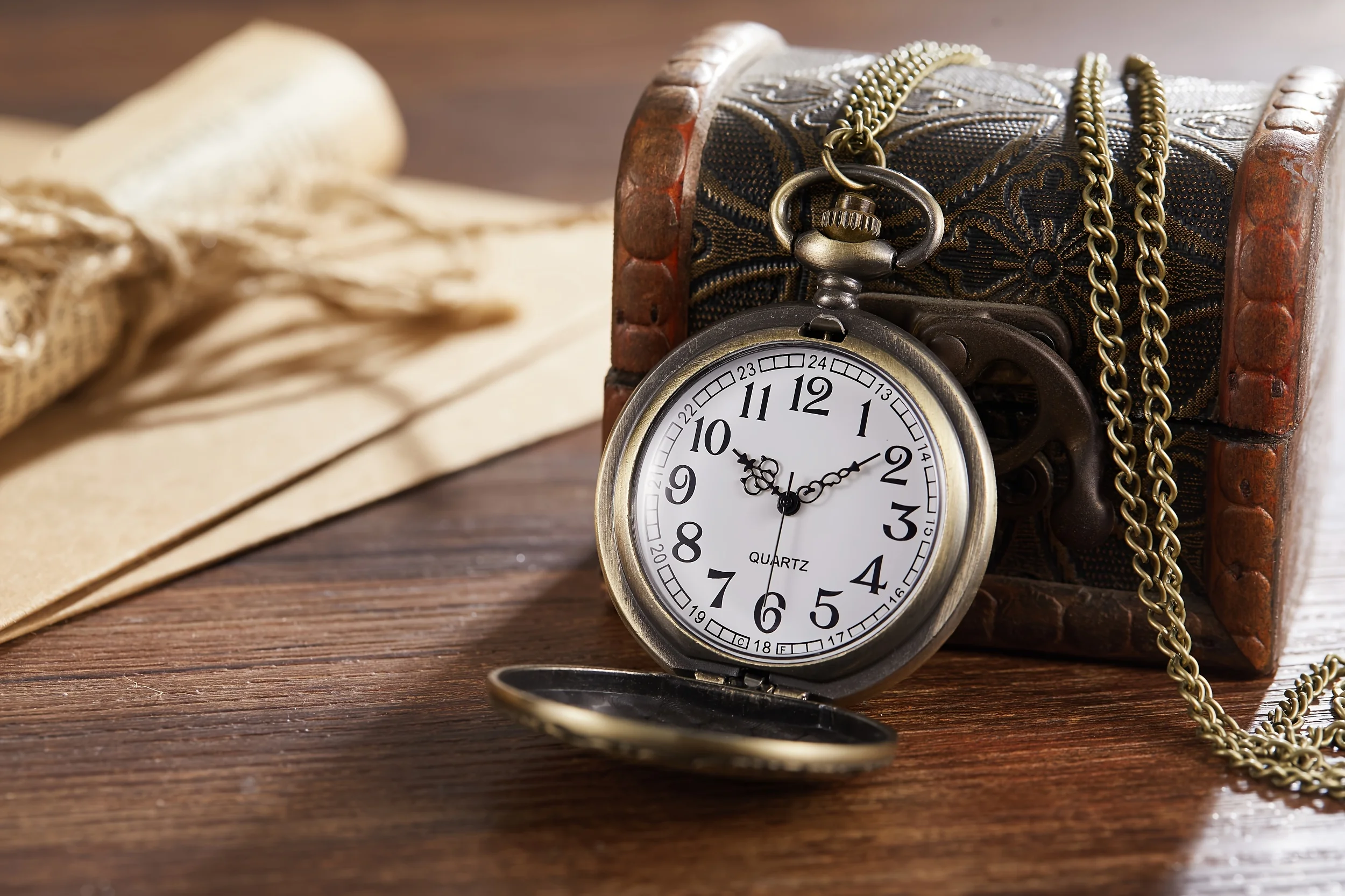 Retro Nostalgic Classical Carved Flip Cover Women Men Pocket Watches Necklaces Hanging Watches Quartz Suitable for Giving Gifts