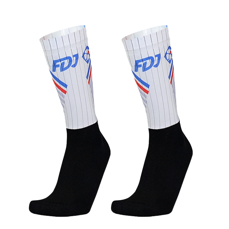 2026 New Seamless Socks Pro Anti Aero Bike Team Slip Road Ride Socks Outdoor Racing Cycling Socks