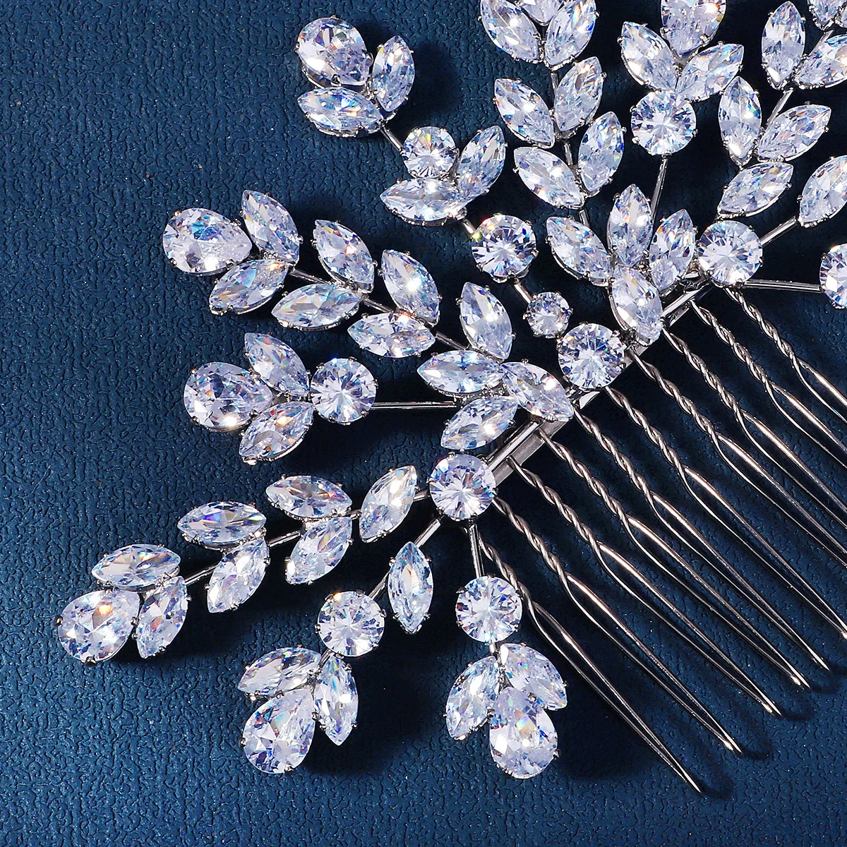 New Luxury Zirconia Bridal Hair Comb Sparkling Handmade Hair Comb for Women Wedding Headpieces Jewelry Accessories