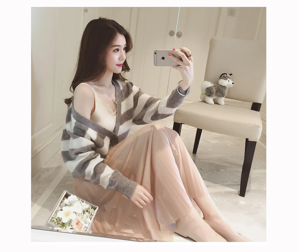 2026 Women Hook Flower Lace Tank solid Stitching V-neck Camis Female Knitted Short Slim Sleeveless Shirt Tank Casual Tops