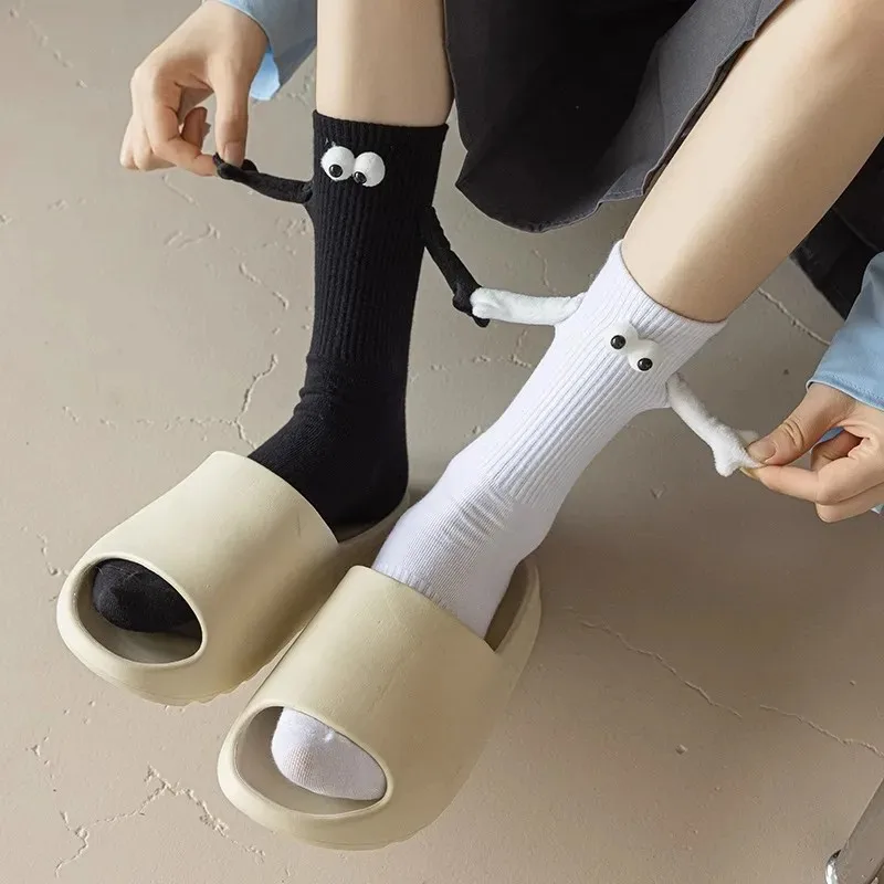 1Pair Creative Couple Socks Magnetic Socks with Eyes and Hands Mid Tube Sweat-absorbing Stockings Cartoon Lovers Friends Socks