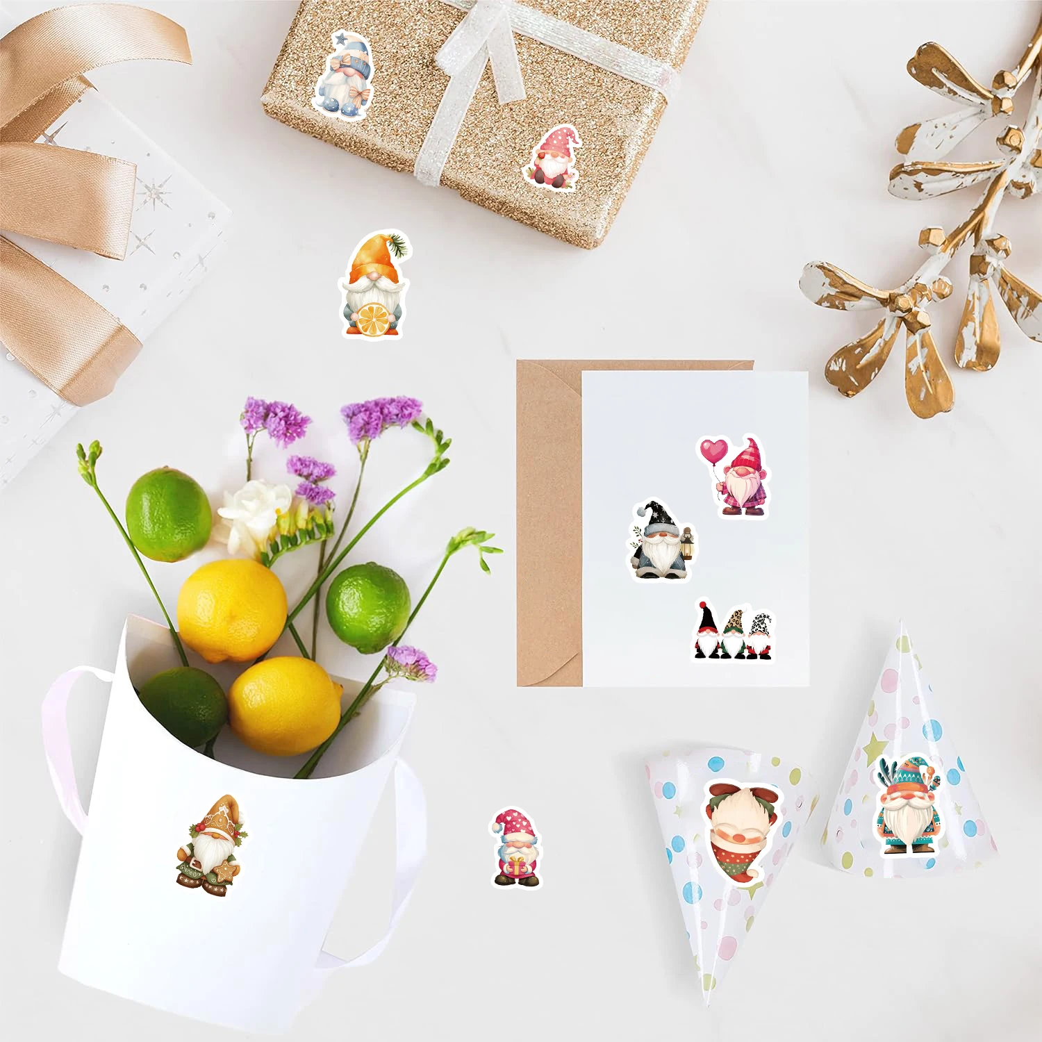 500PCS Gnome Stickers Roll Stickers Circular Sealing Stickers Decorative DIY Graffiti Luggage Stickers Children's Toys