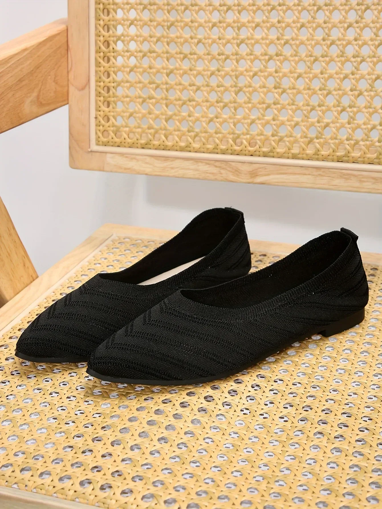 Women's Pointed Toe Flat Shoes Solid Color Knitted Slip on Shoes Casual Breathable Ballet Flats Women Flat Shoes Loafers Women