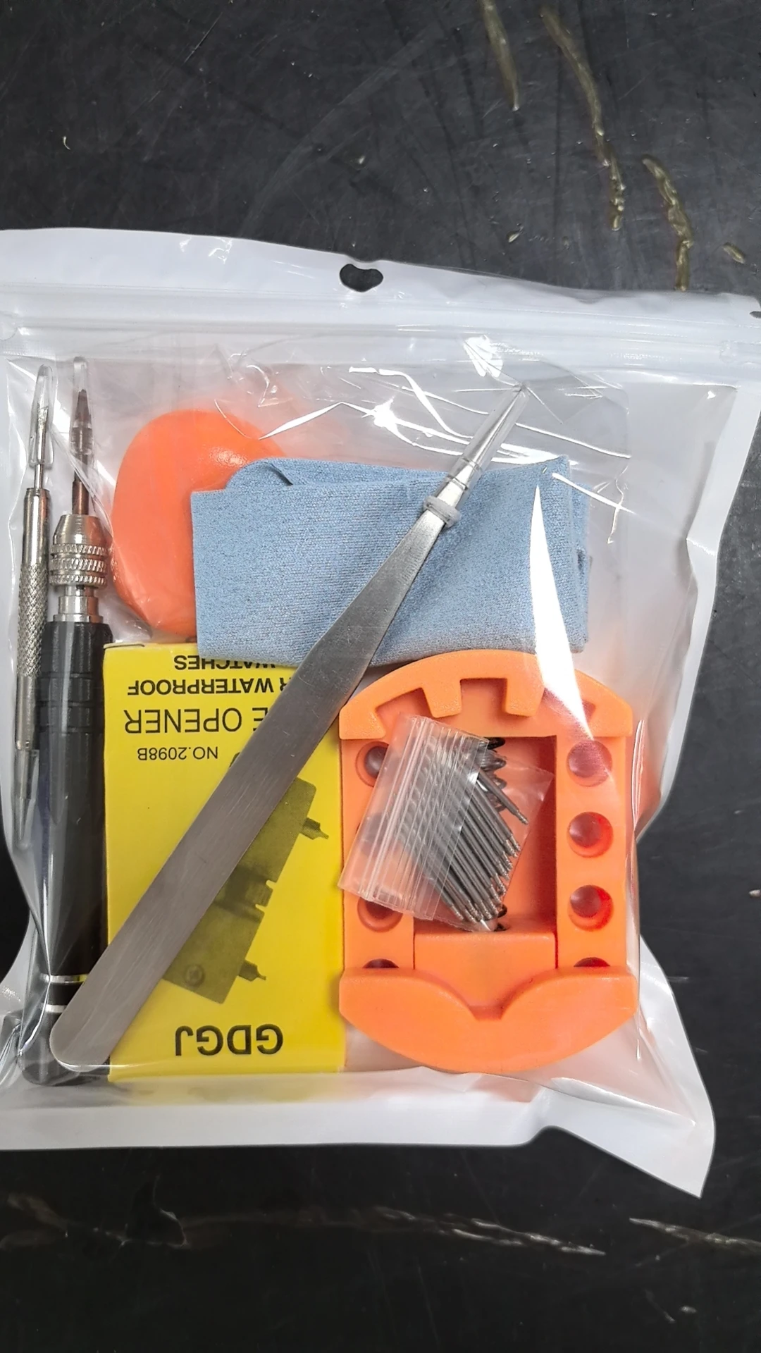 32 pcs Watch Battery Replacement Kit Screwdriver Watch Case Opener Band Replacement Holder Spring Bar Tweezers Tool