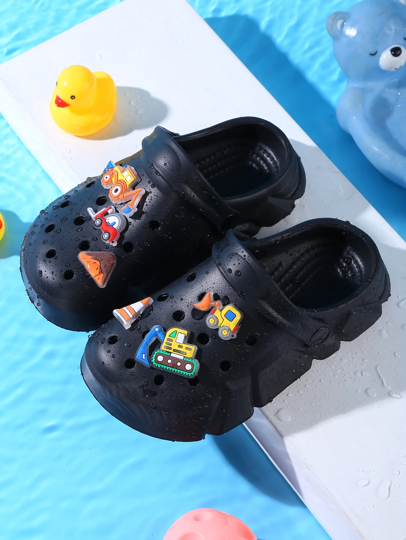 Breathable Clogs,With Cartoon Excavator Charms For Boys, Lightweight Anti Slip Clogs For Indoor Outdoor Shower Beach Pool 3057