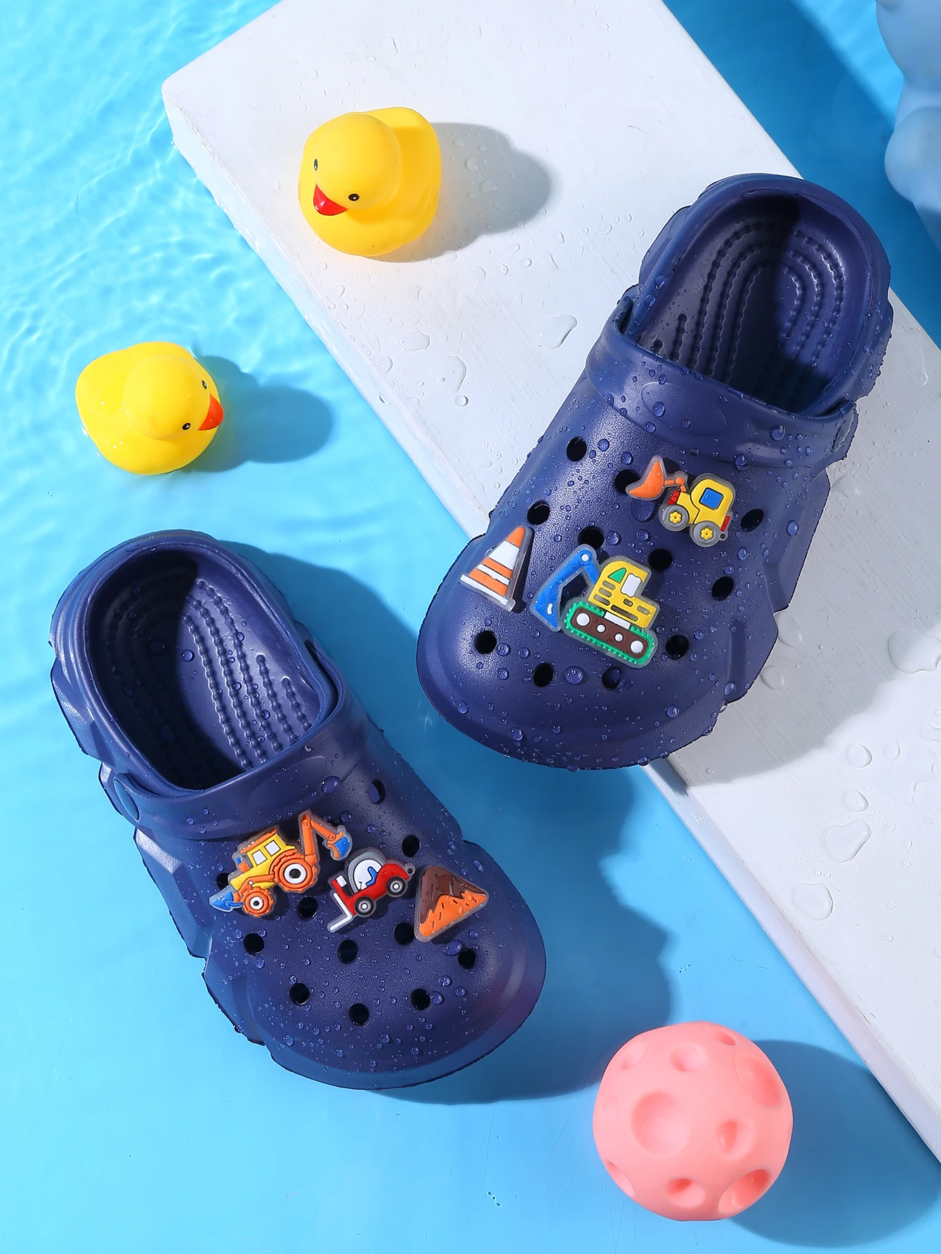 Breathable Clogs,With Cartoon Excavator Charms For Boys, Lightweight Anti Slip Clogs For Indoor Outdoor Shower Beach Pool 3057