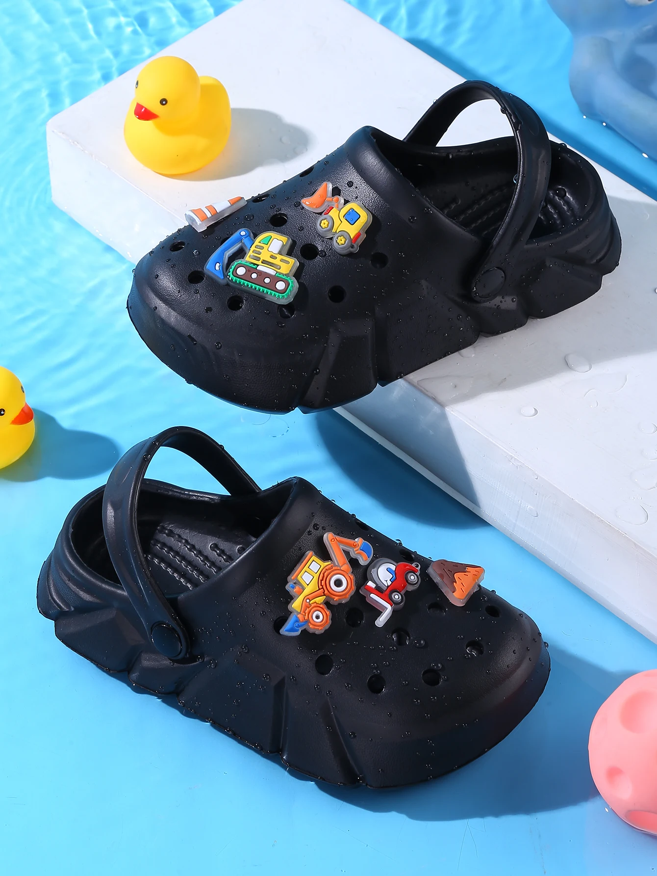 Breathable Clogs,With Cartoon Excavator Charms For Boys, Lightweight Anti Slip Clogs For Indoor Outdoor Shower Beach Pool 3057