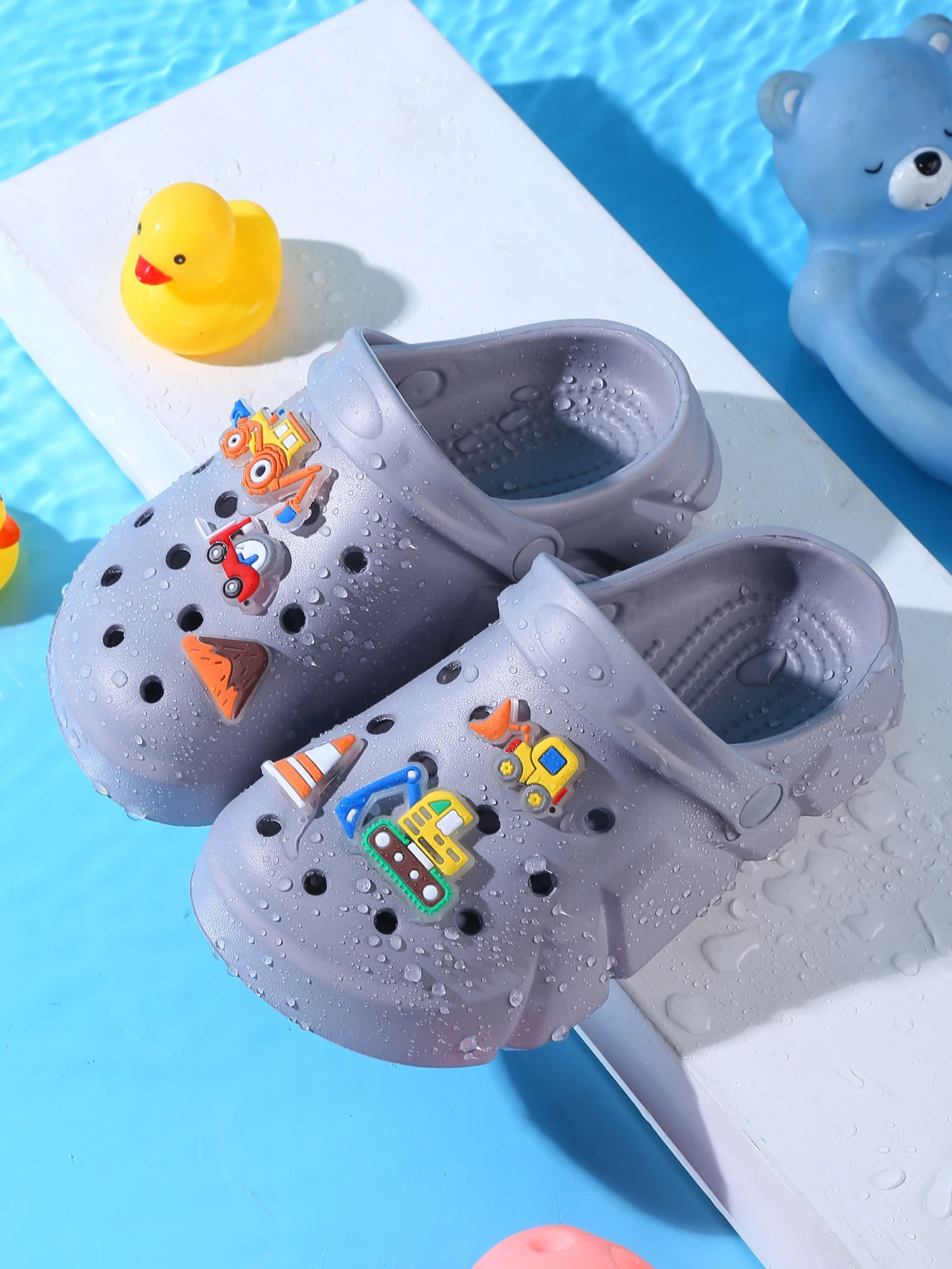 Breathable Clogs,With Cartoon Excavator Charms For Boys, Lightweight Anti Slip Clogs For Indoor Outdoor Shower Beach Pool 3057