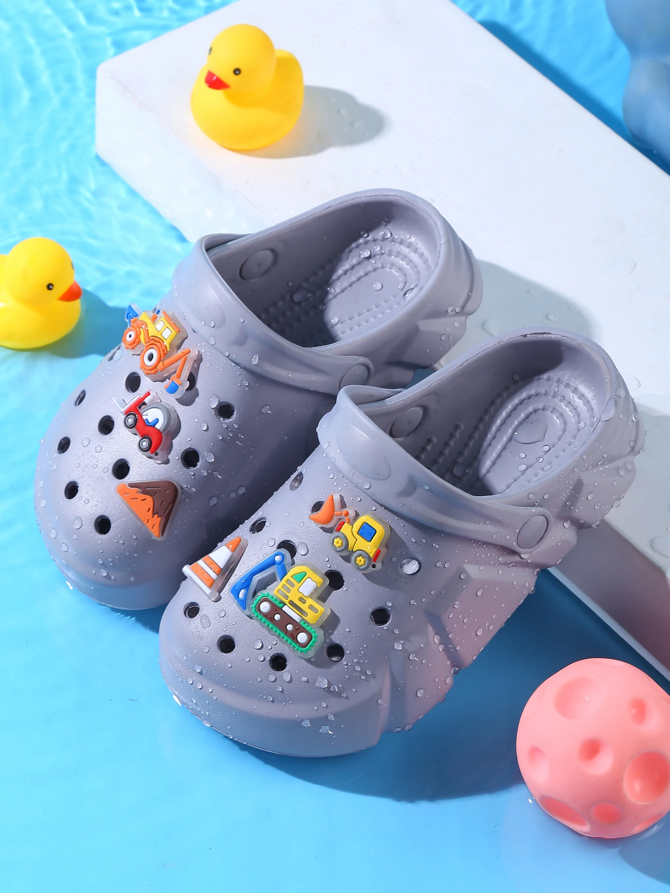 Breathable Clogs,With Cartoon Excavator Charms For Boys, Lightweight Anti Slip Clogs For Indoor Outdoor Shower Beach Pool 3057
