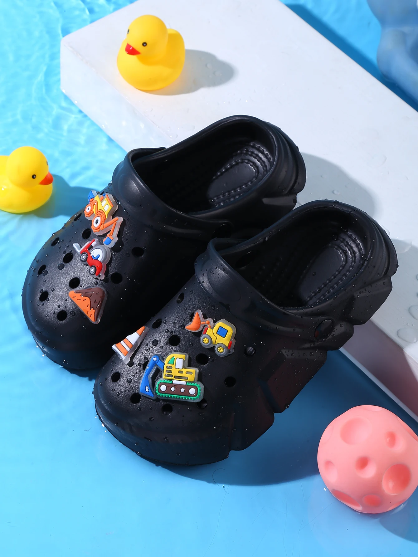 Breathable Clogs,With Cartoon Excavator Charms For Boys, Lightweight Anti Slip Clogs For Indoor Outdoor Shower Beach Pool 3057