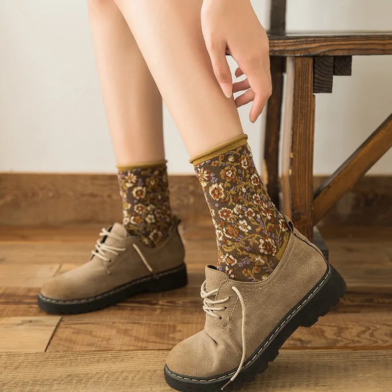 5 Pairs of Retro Textured Palace Style Women's Socks With Fashionable Three-Dimensional Relief Soft and Comfortable Casual Socks