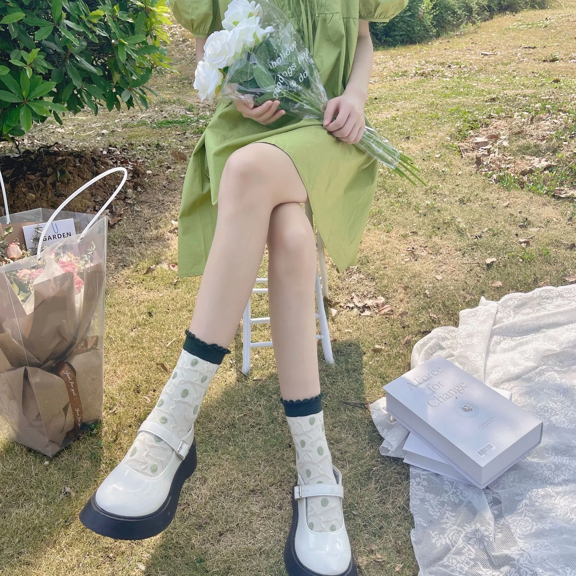 5 Pairs of Retro Textured Palace Style Women's Socks With Fashionable Three-Dimensional Relief Soft and Comfortable Casual Socks