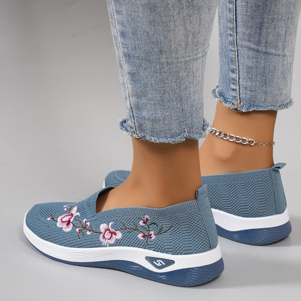 Spring new women's sports shoes, fashionable, breathable, lightweight, non-slip, wear-resistant, casual sports shoes, flat shoes