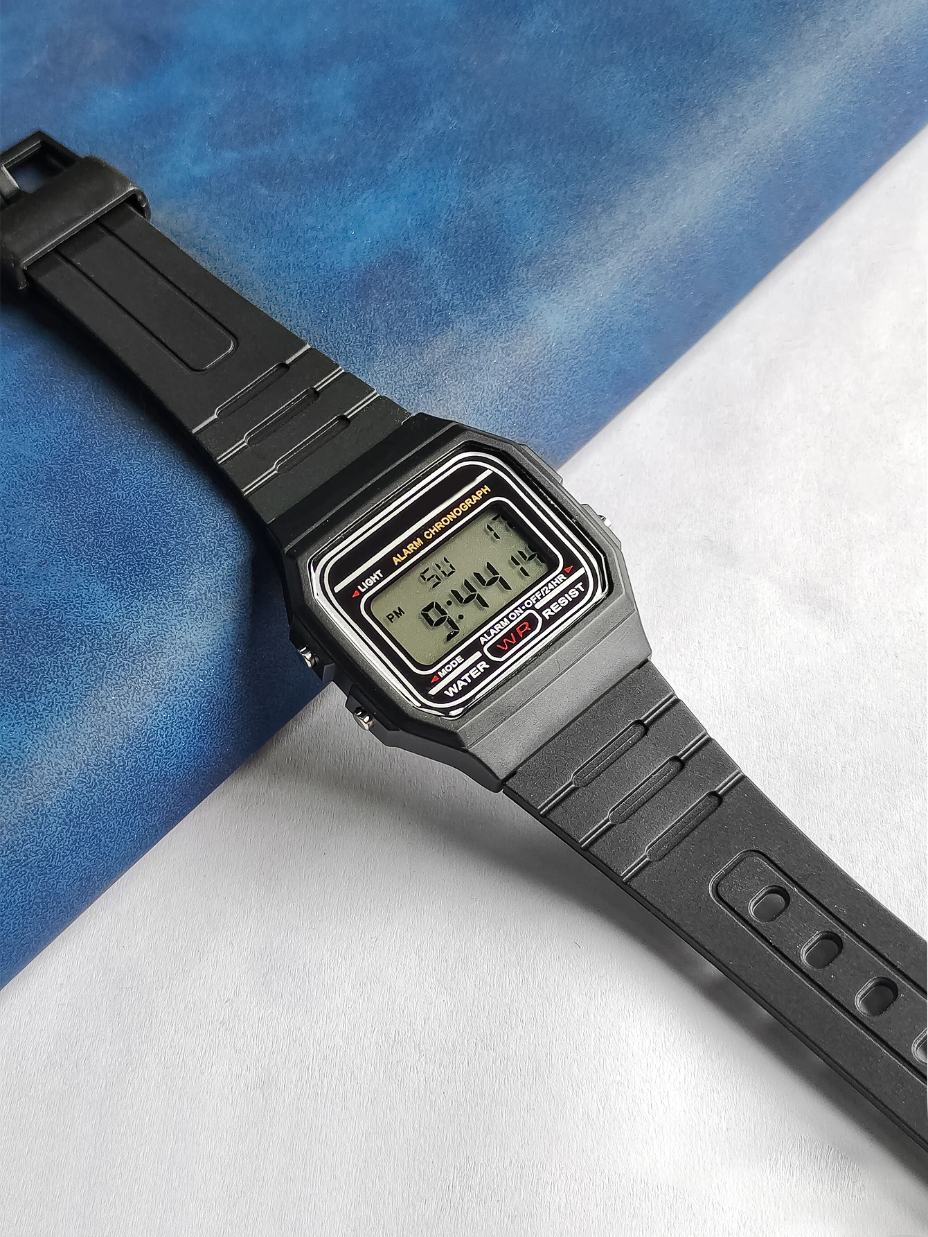 Hot Selling Women LED Digital Electronic Watch Multifunctional Outdoor Simple Leisure Men and Women Sports Watch Reloj