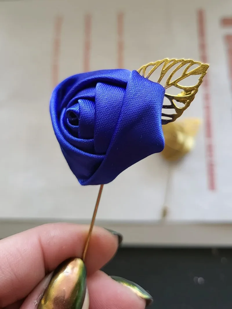 Silk Rose Gentleman's Premium Handmade Flower Lapel Pin Boutonniere Flower Boutonniere Pins for Men Wedding Groom Ball Party