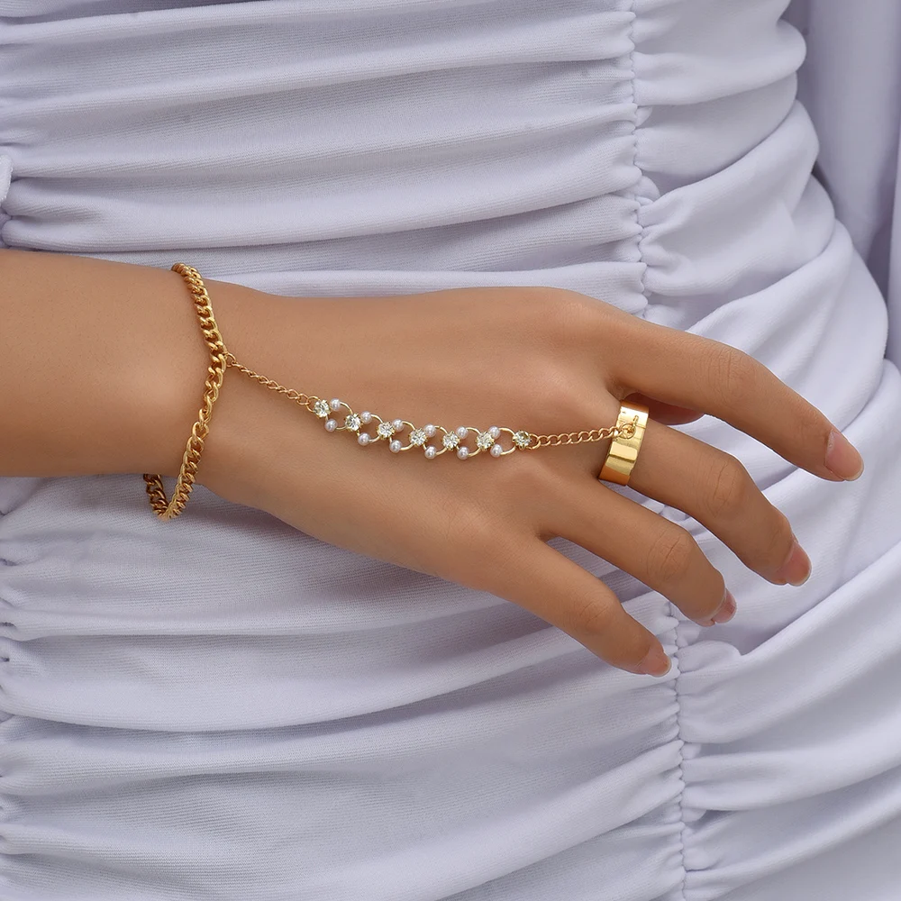 Simple Heart Pendant Chain Bracelet Link Connected Gold Plated Wide Finger Ring Bracelets for Women Link Hand Harness Jewelry