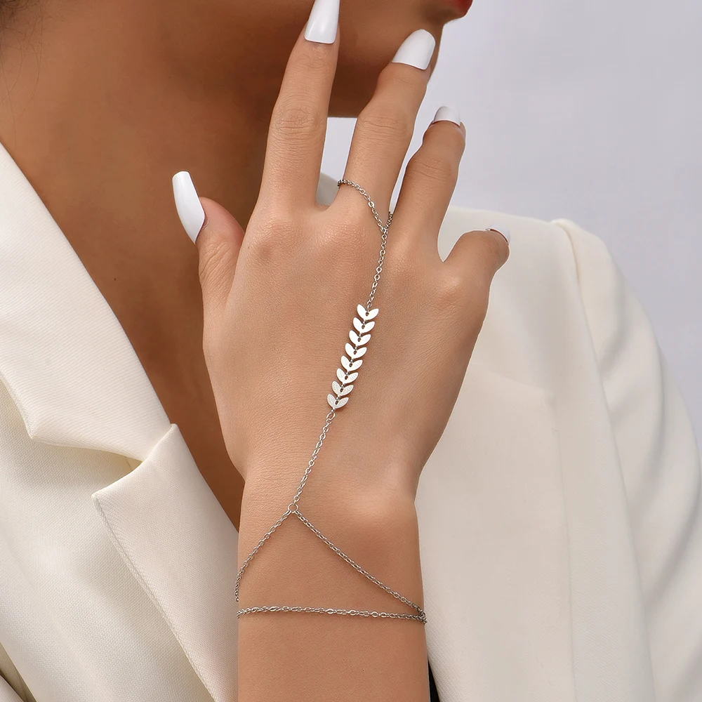 Simple Heart Pendant Chain Bracelet Link Connected Gold Plated Wide Finger Ring Bracelets for Women Link Hand Harness Jewelry