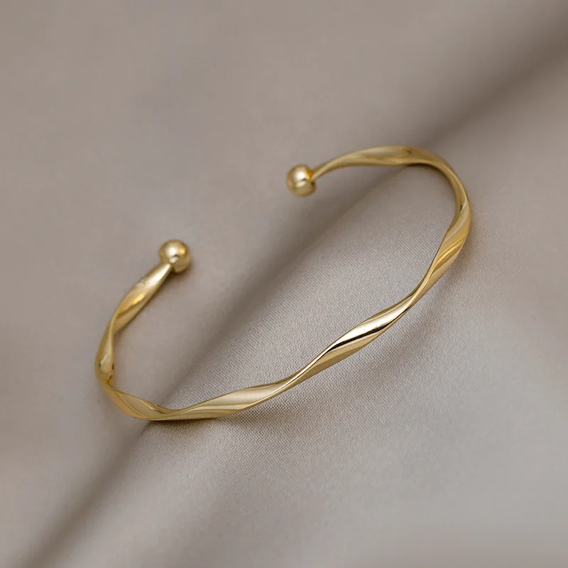 Golden Charm Bangles for Women Minimalism Fashion Twisted Couple Cuff Bracelet 2023 New Trendy Jewelry Girls Wedding Gift