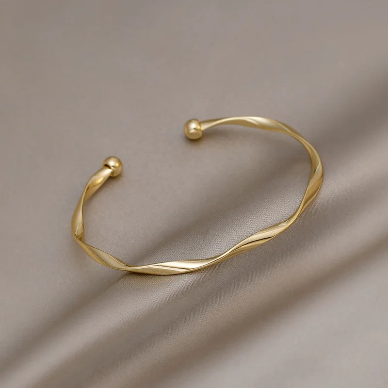 Golden Charm Bangles for Women Minimalism Fashion Twisted Couple Cuff Bracelet 2023 New Trendy Jewelry Girls Wedding Gift