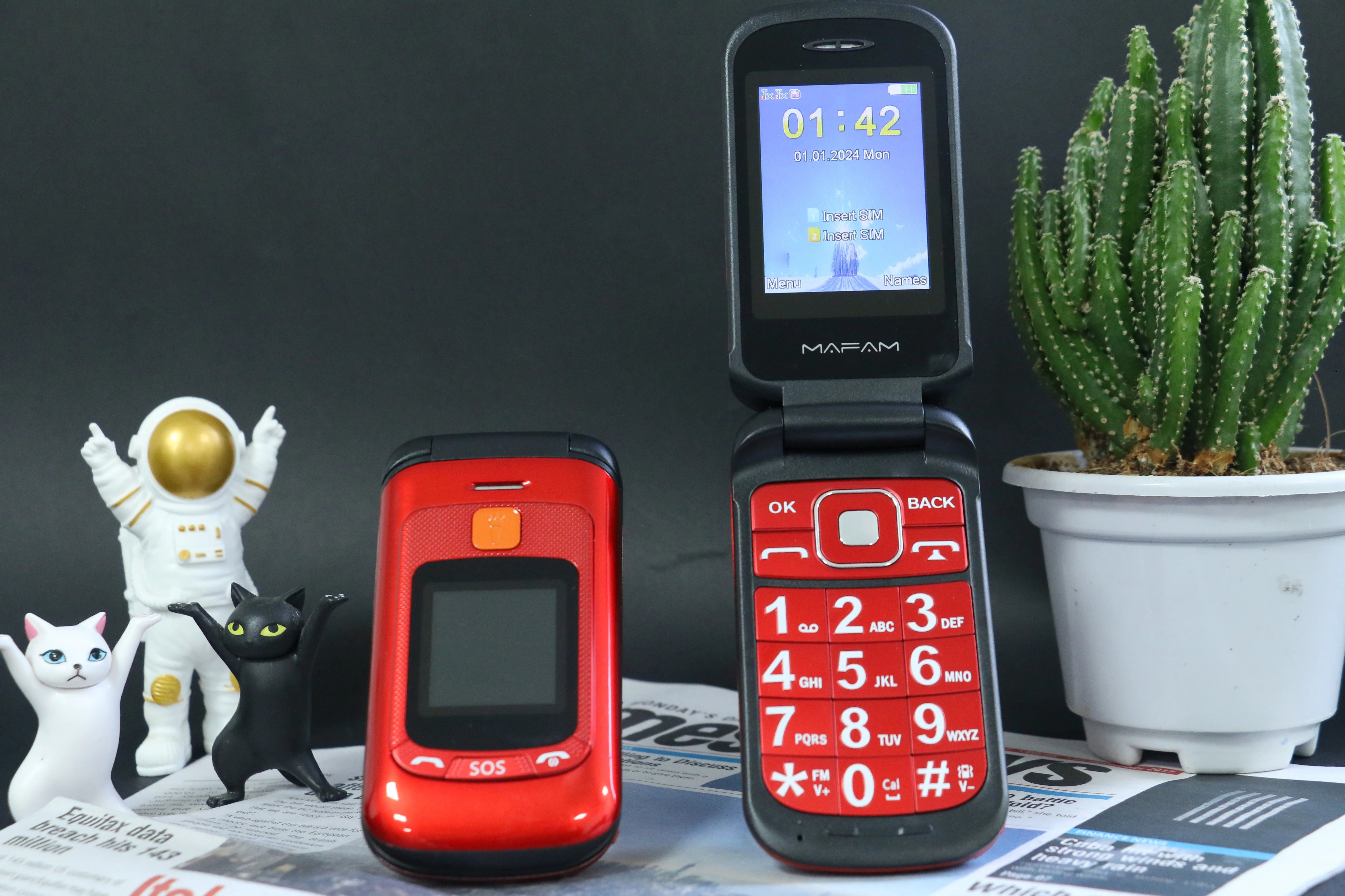 Senior Flip Dual Display Mobile Phone For Elderly Two SIM Card Large Button Speed Dial Flashlight FM Radio Push Button SOS Call