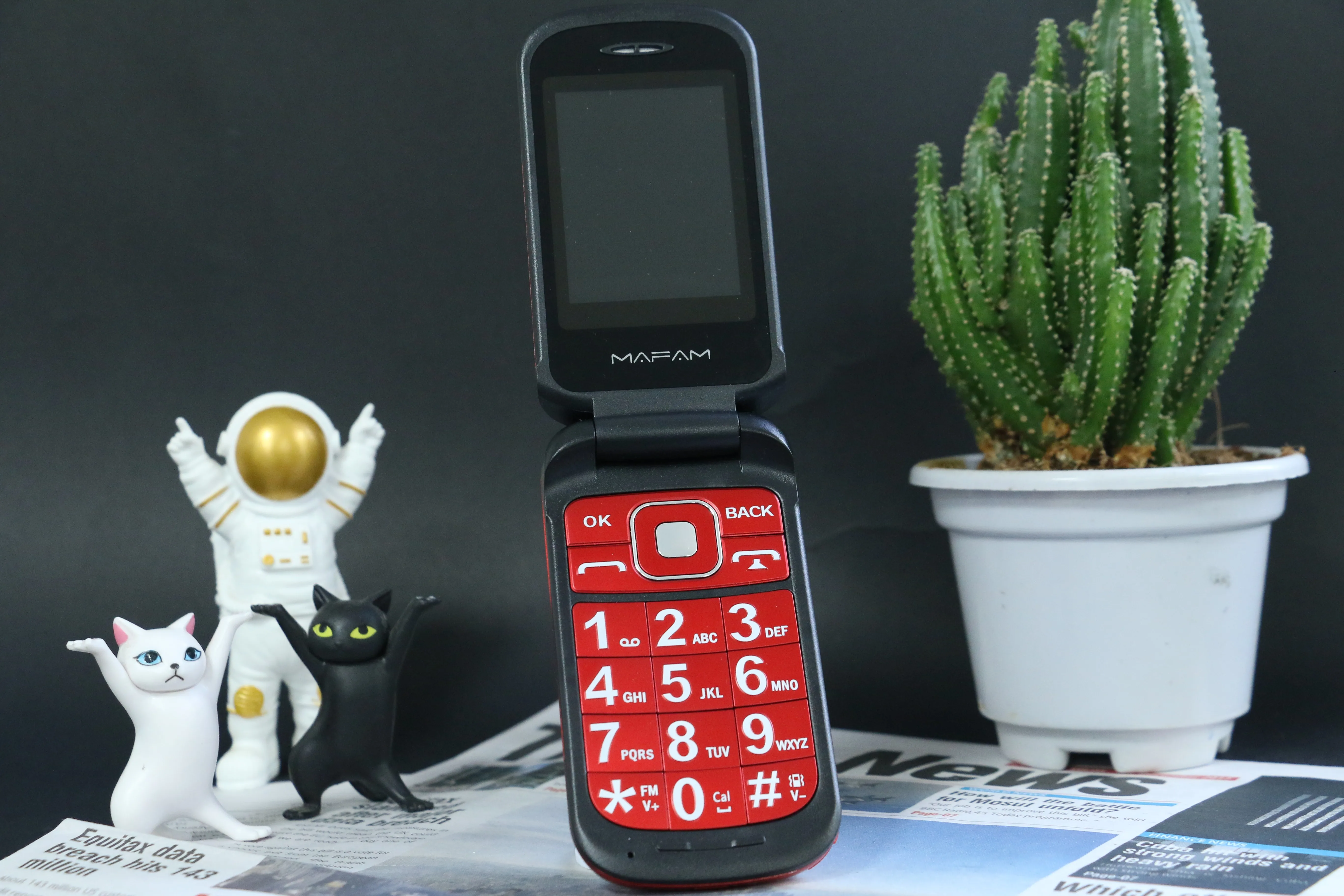 Senior Flip Dual Display Mobile Phone For Elderly Two SIM Card Large Button Speed Dial Flashlight FM Radio Push Button SOS Call