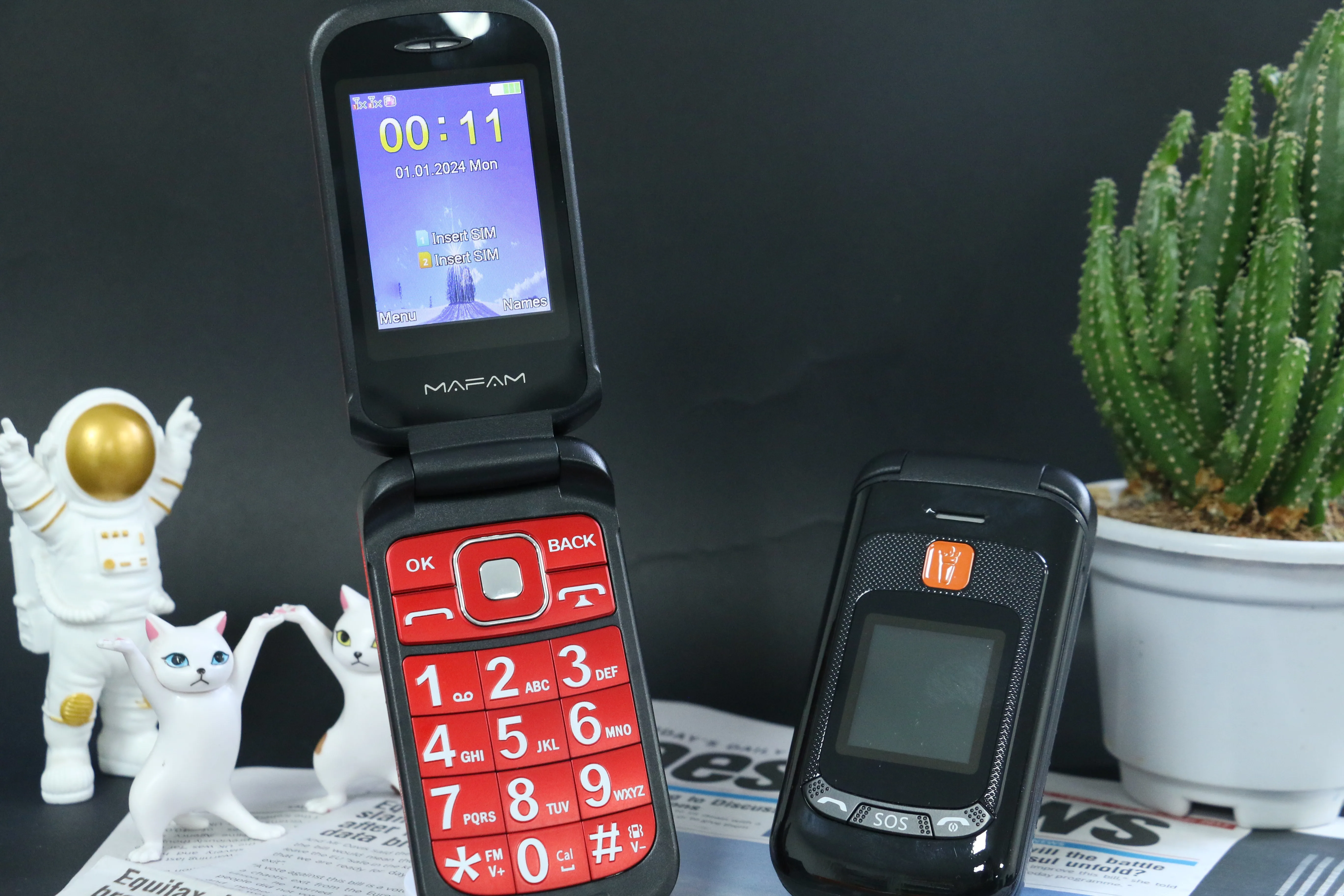 Senior Flip Dual Display Mobile Phone For Elderly Two SIM Card Large Button Speed Dial Flashlight FM Radio Push Button SOS Call