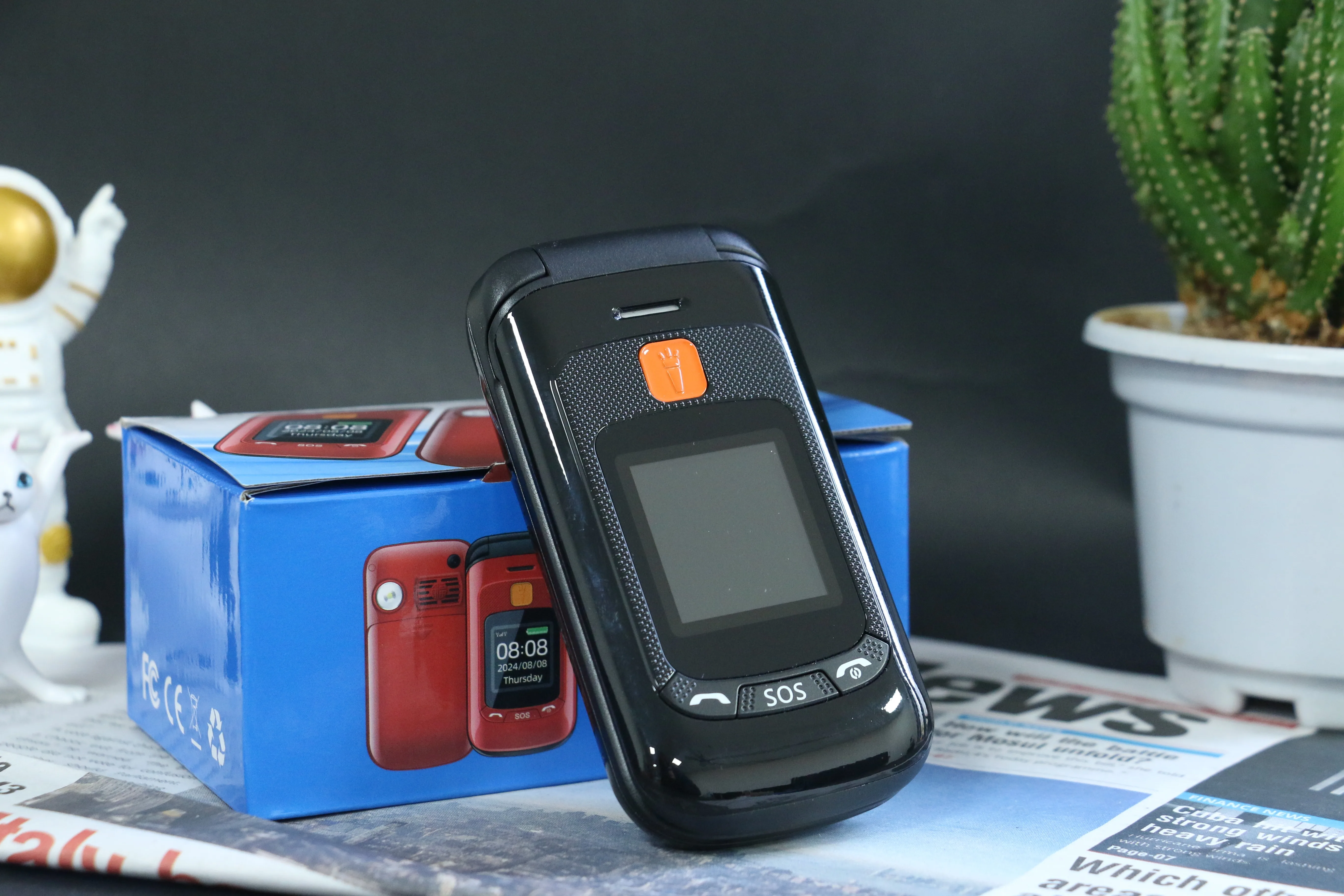 Senior Flip Dual Display Mobile Phone For Elderly Two SIM Card Large Button Speed Dial Flashlight FM Radio Push Button SOS Call