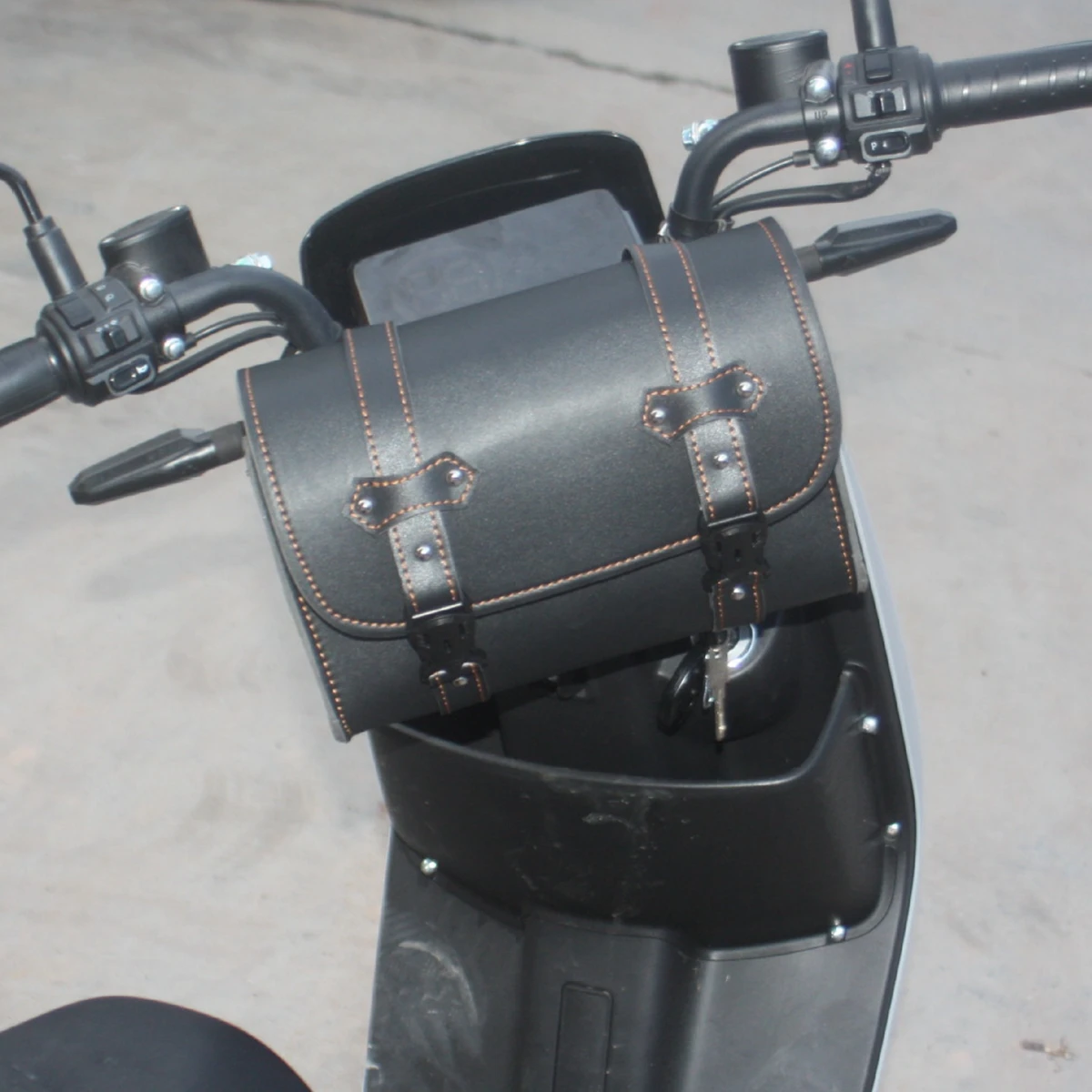 Motorcycle Bag Saddlebags PU Leather Front Fork Tail Saddle Bag Luggage For Harley Chopper Bobber Cruiser Sportster XL 883 1200