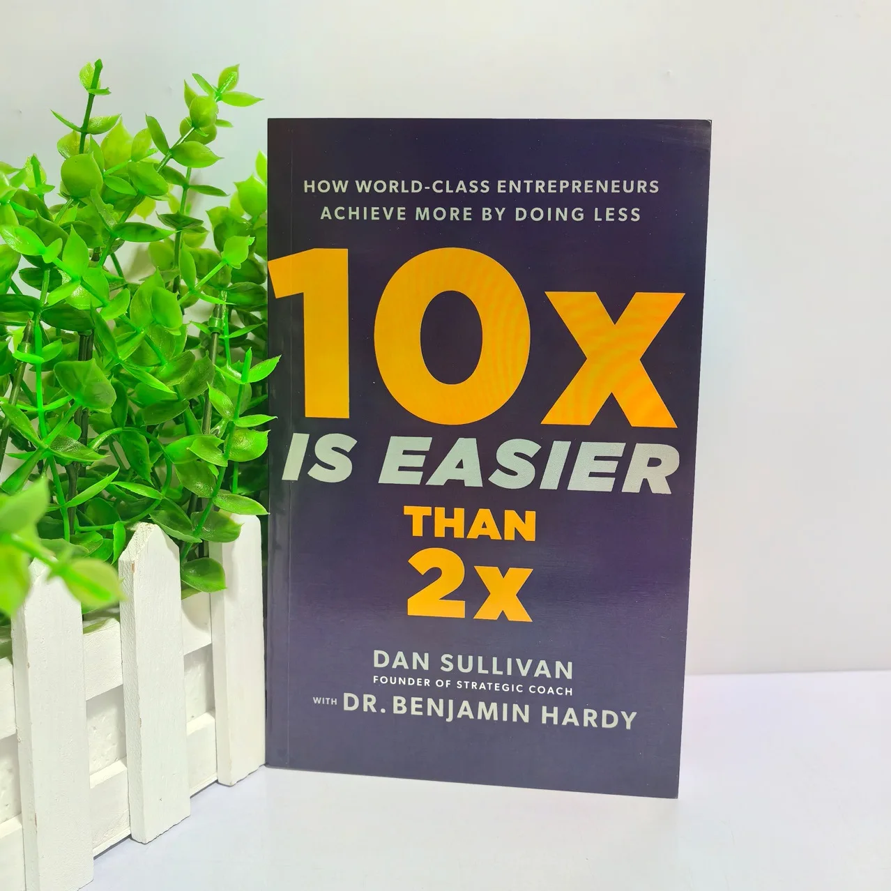 10x Is Easier Than 2x:how World-class Entrepreneurs Achieve More By Doing Less Paperback Book in English