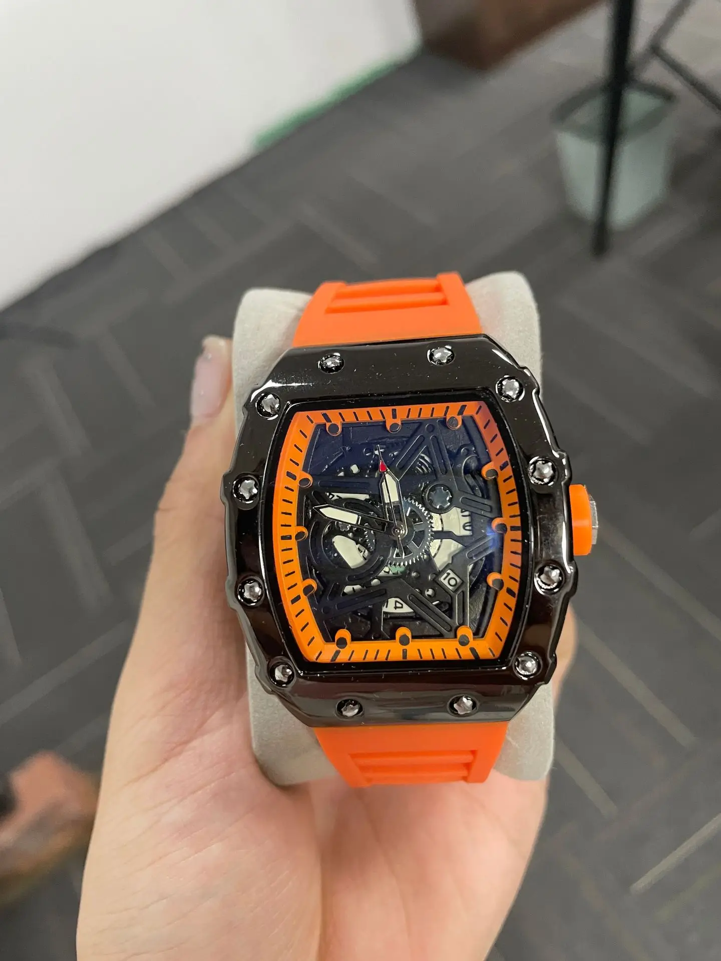 Men Watches Light Luxury Brand Domineering Beauty Trend Pentagram Luminous Wine Barrel Shaped Male Fashion Quartz Clock Watch