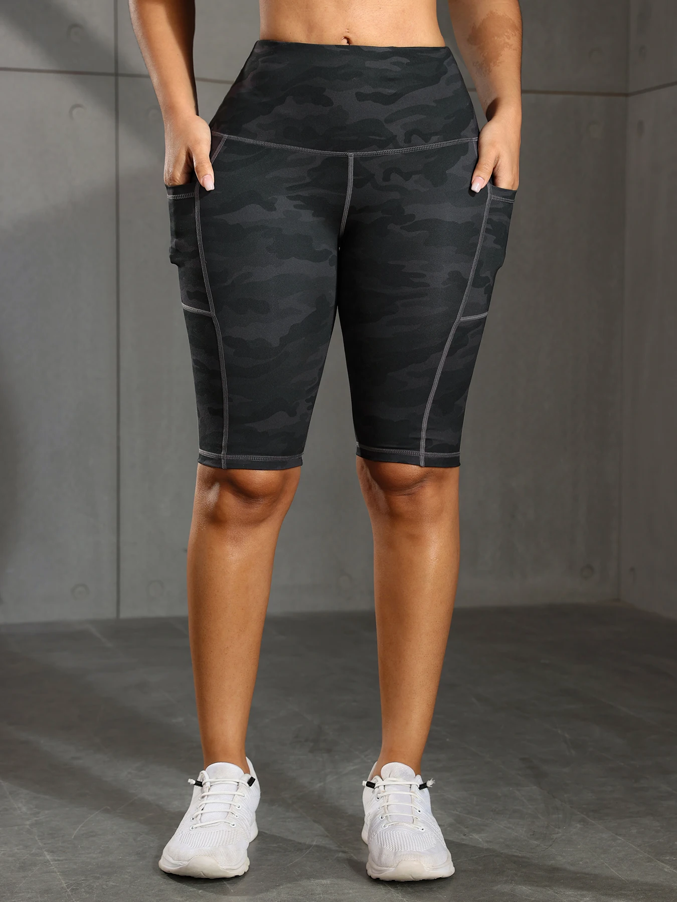 Solid Color Women Shorts with 3 Pockets Butt Lifting Workout Tights Stretch Athletic Five-pointed Pants Outdoor Fitness Shorts