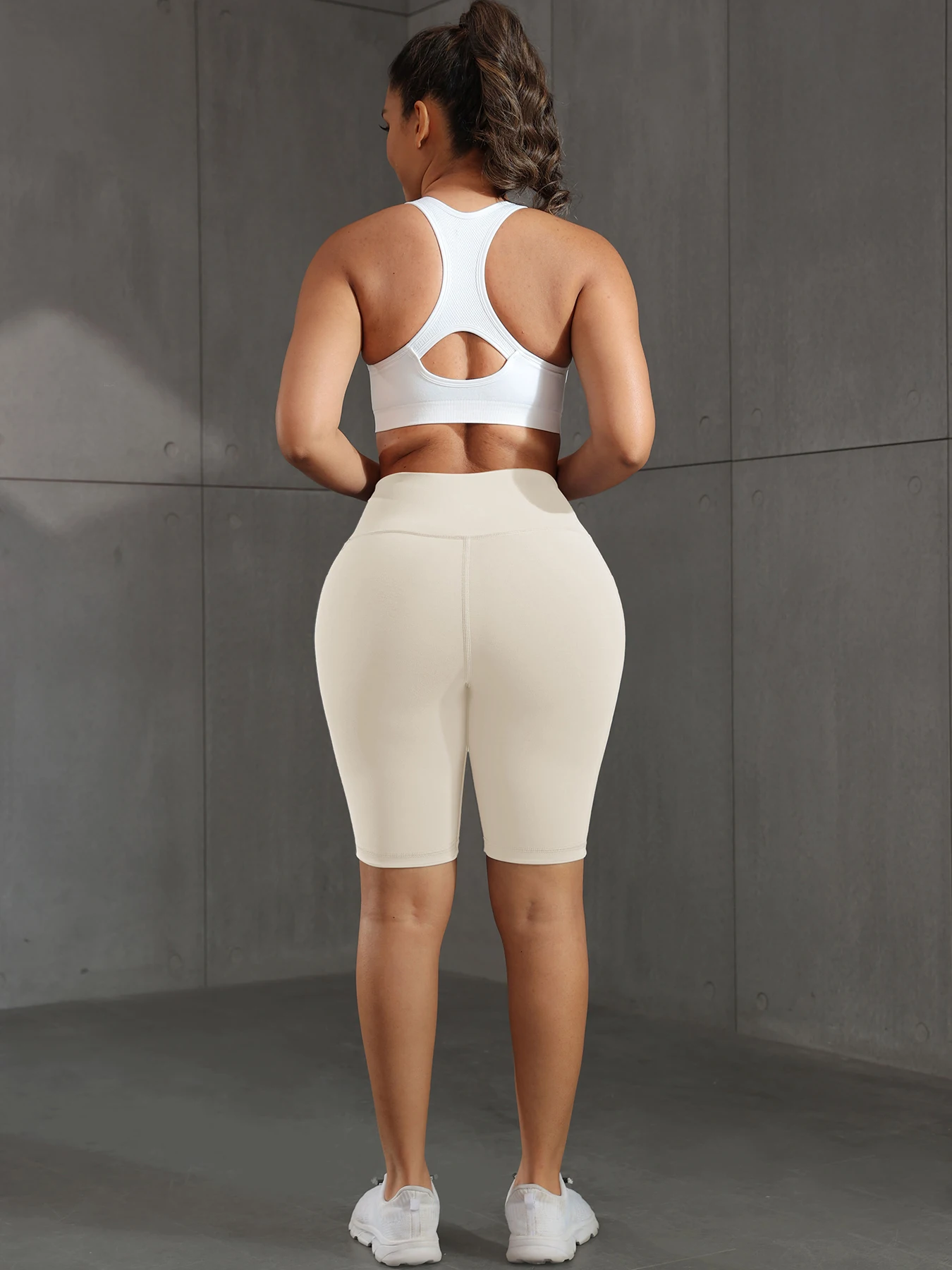 Solid Color Women Shorts with 3 Pockets Butt Lifting Workout Tights Stretch Athletic Five-pointed Pants Outdoor Fitness Shorts