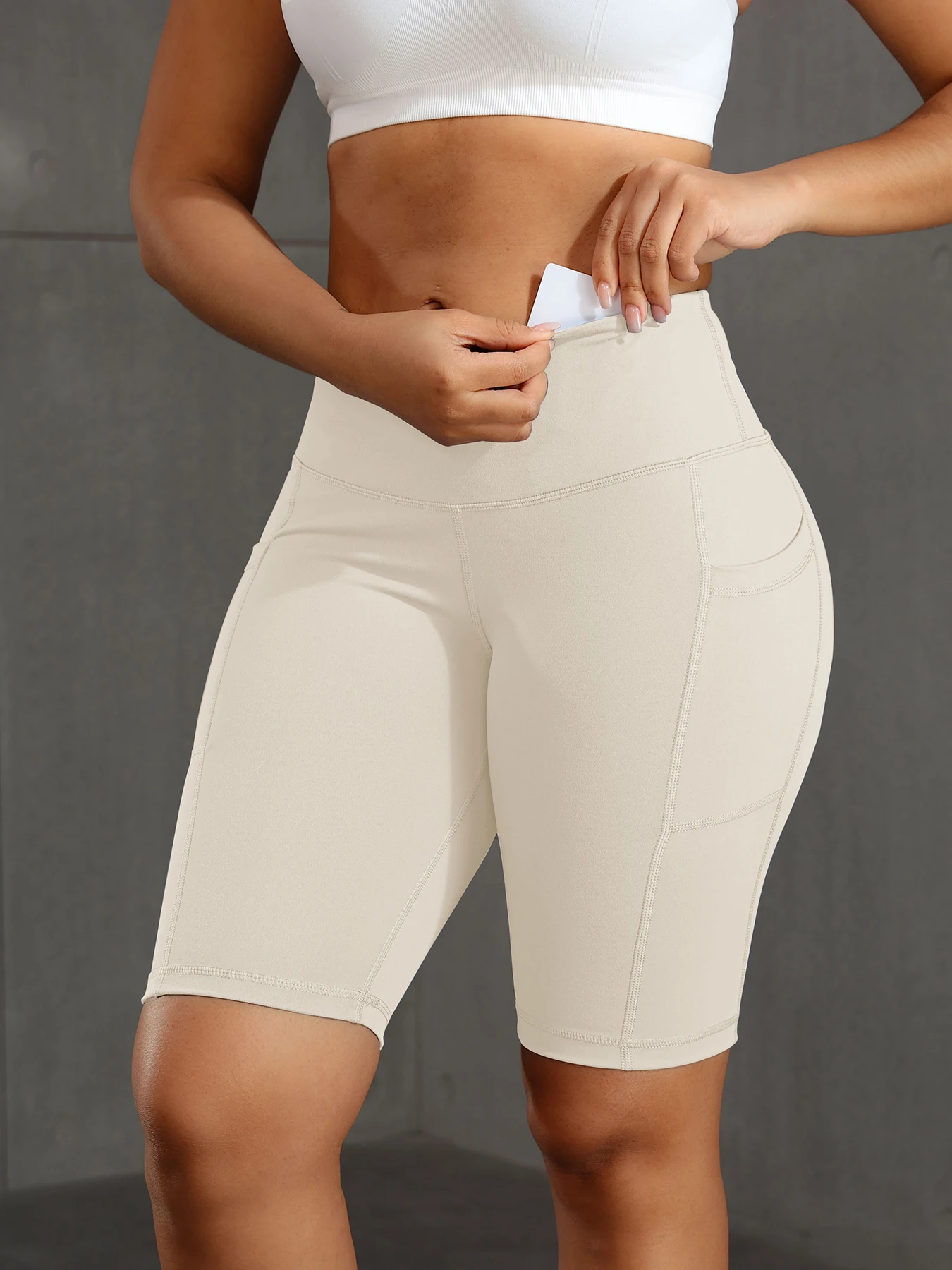 Solid Color Women Shorts with 3 Pockets Butt Lifting Workout Tights Stretch Athletic Five-pointed Pants Outdoor Fitness Shorts