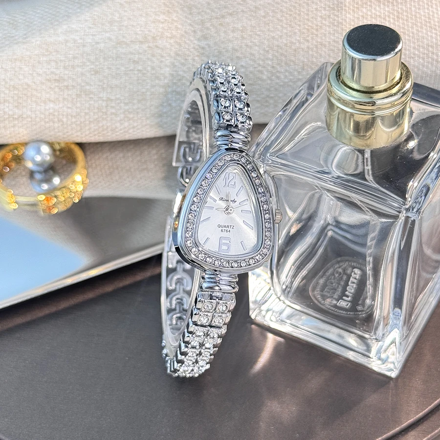 Women's Diamond-Set Snakehead Alloy Case Sun Stripe Scale Diamond-Set Fine Bracelet Quartz Watch Luxury Women's Watch