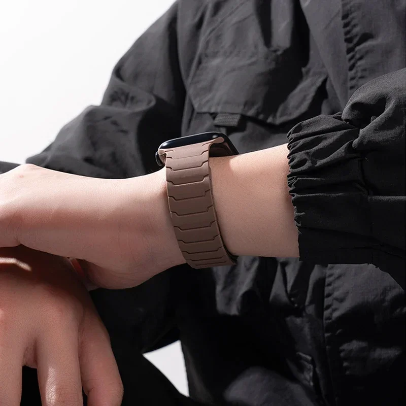 Magnetic Silicone Strap for Apple Watch Band Ultra 2 49mm 45mm 41mm Bracelet for Iwatch Series 9 8 7 6 SE 5 4 38 42mm 44mm 40mm