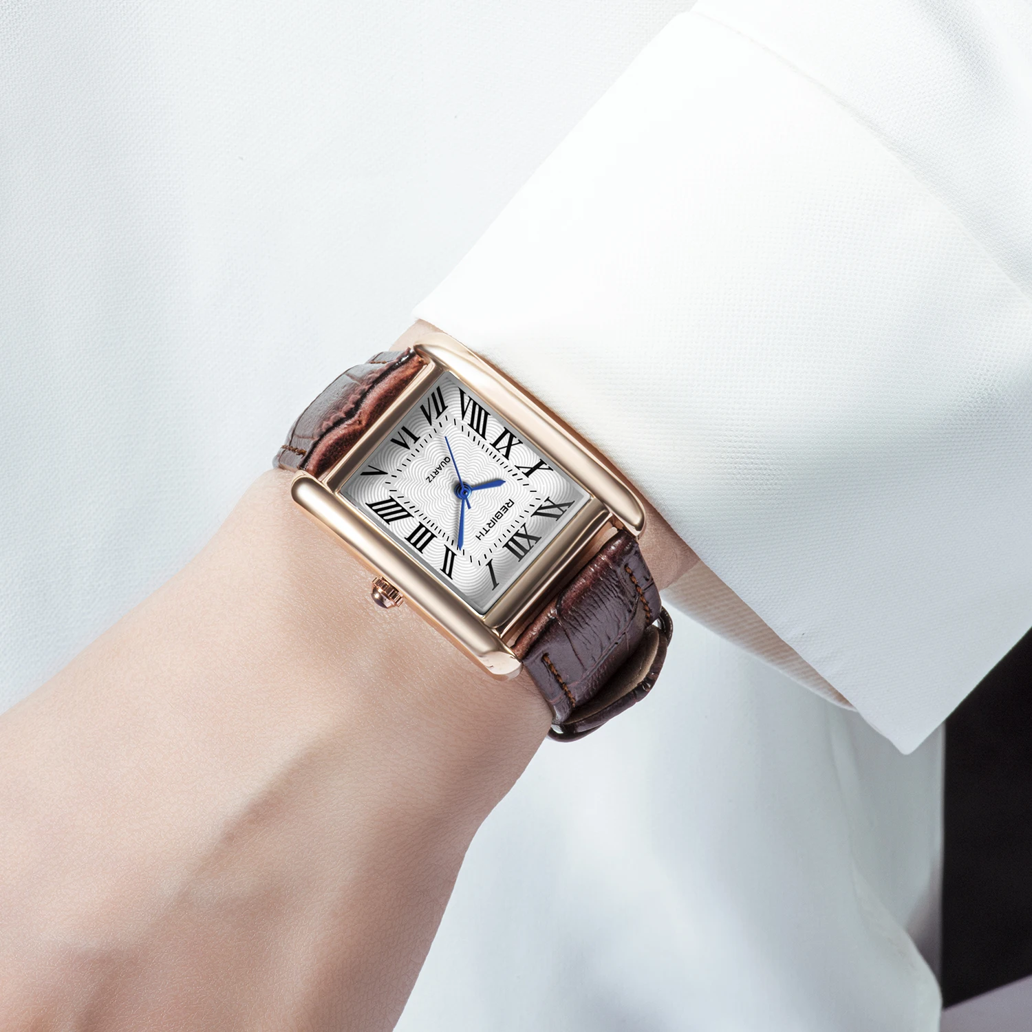 Retro-Style Simple Small Square Watch with Roman Numerals, Trendy and Artistic Quartz Movement Wristwatch
