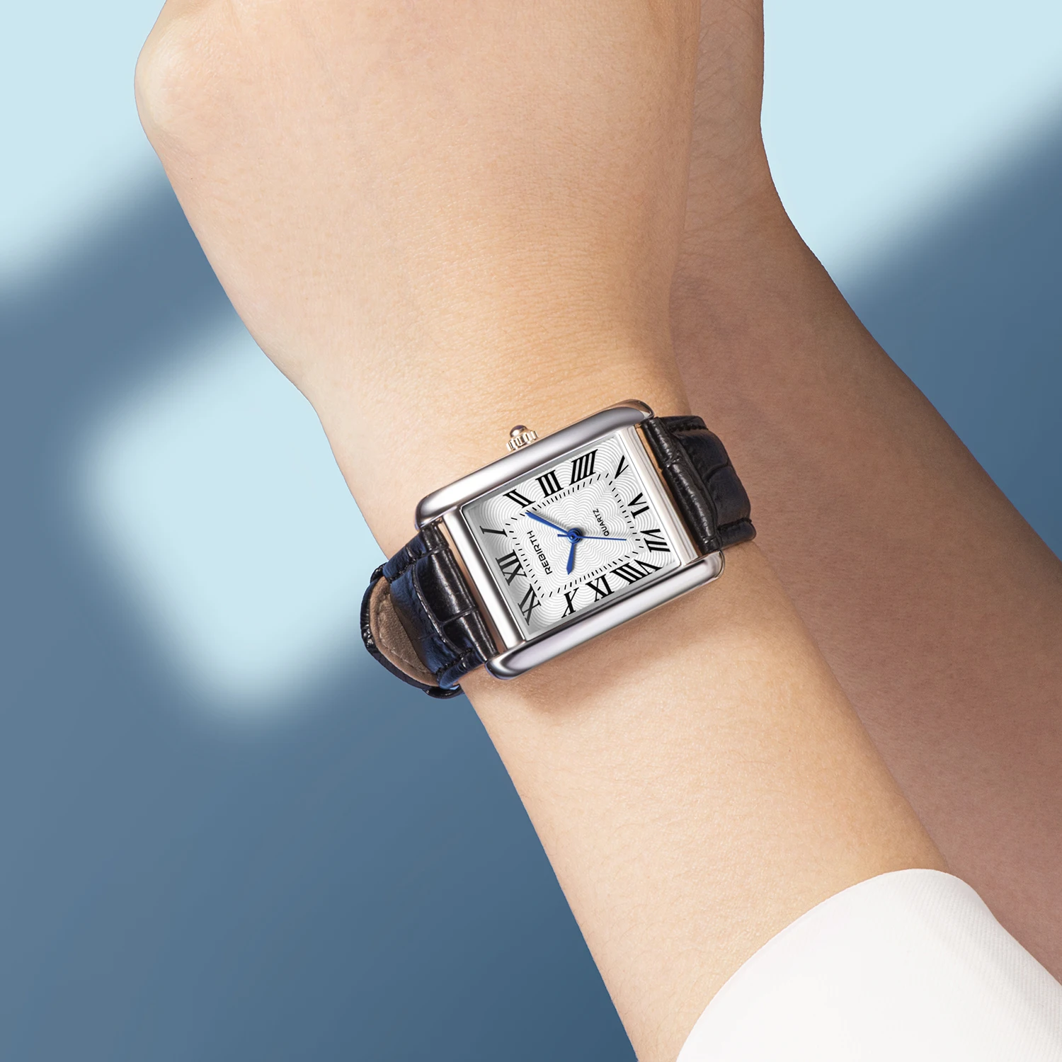 Retro-Style Simple Small Square Watch with Roman Numerals, Trendy and Artistic Quartz Movement Wristwatch