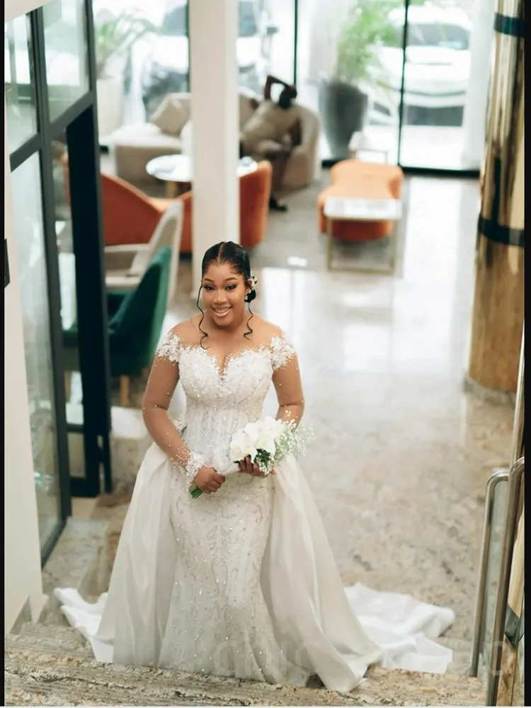 Customized Arabic Shinny Appliques Beads Wedding Dress For Brides Illusion Long Sleeves Bridal Gowns with Detachable Train